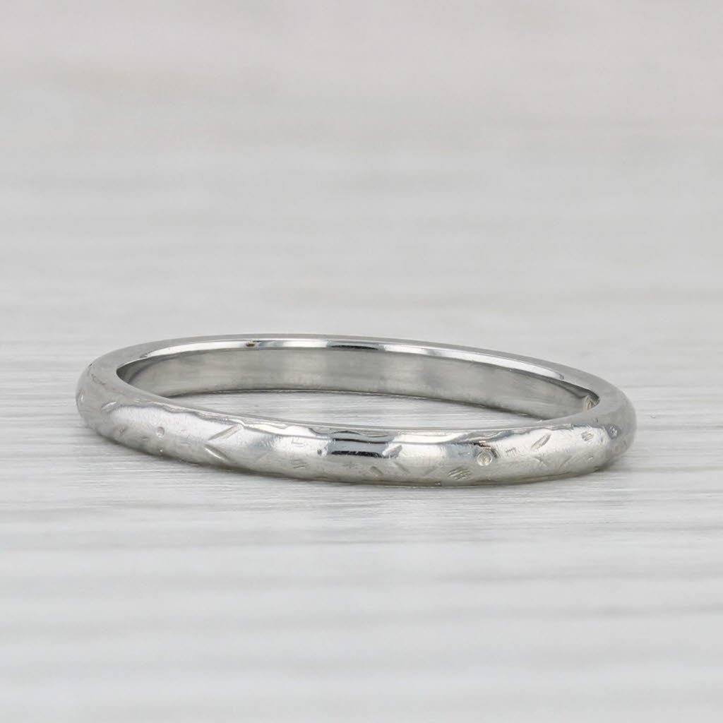 Light Gray Art Deco Wedding Band 18k White Gold Size 5.5 Ring Stackable Etched Pattern