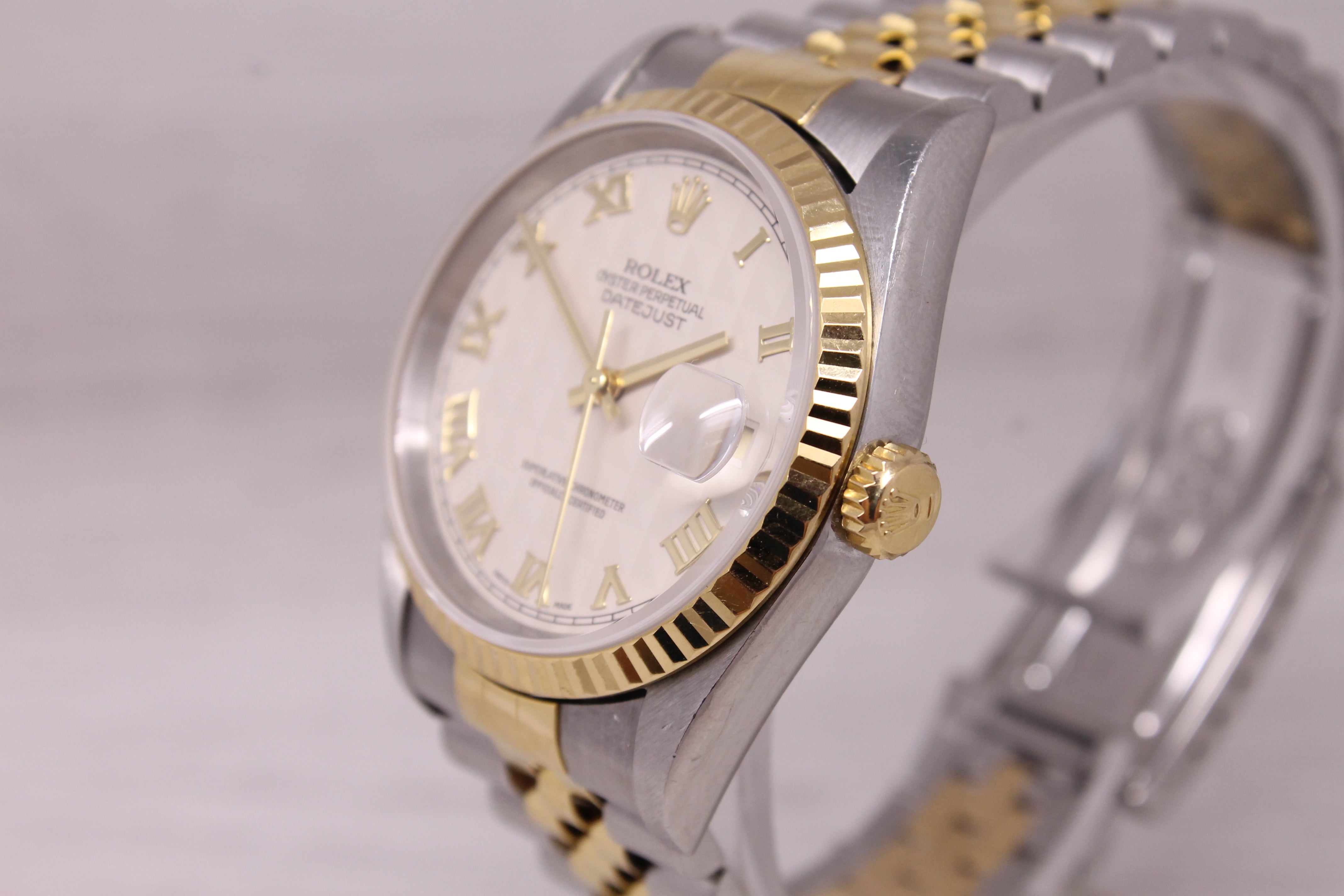 Vintage 1996 Rolex Datejust 16233 18k Steel Mens Watch Pyramid Dial Jubilee Box