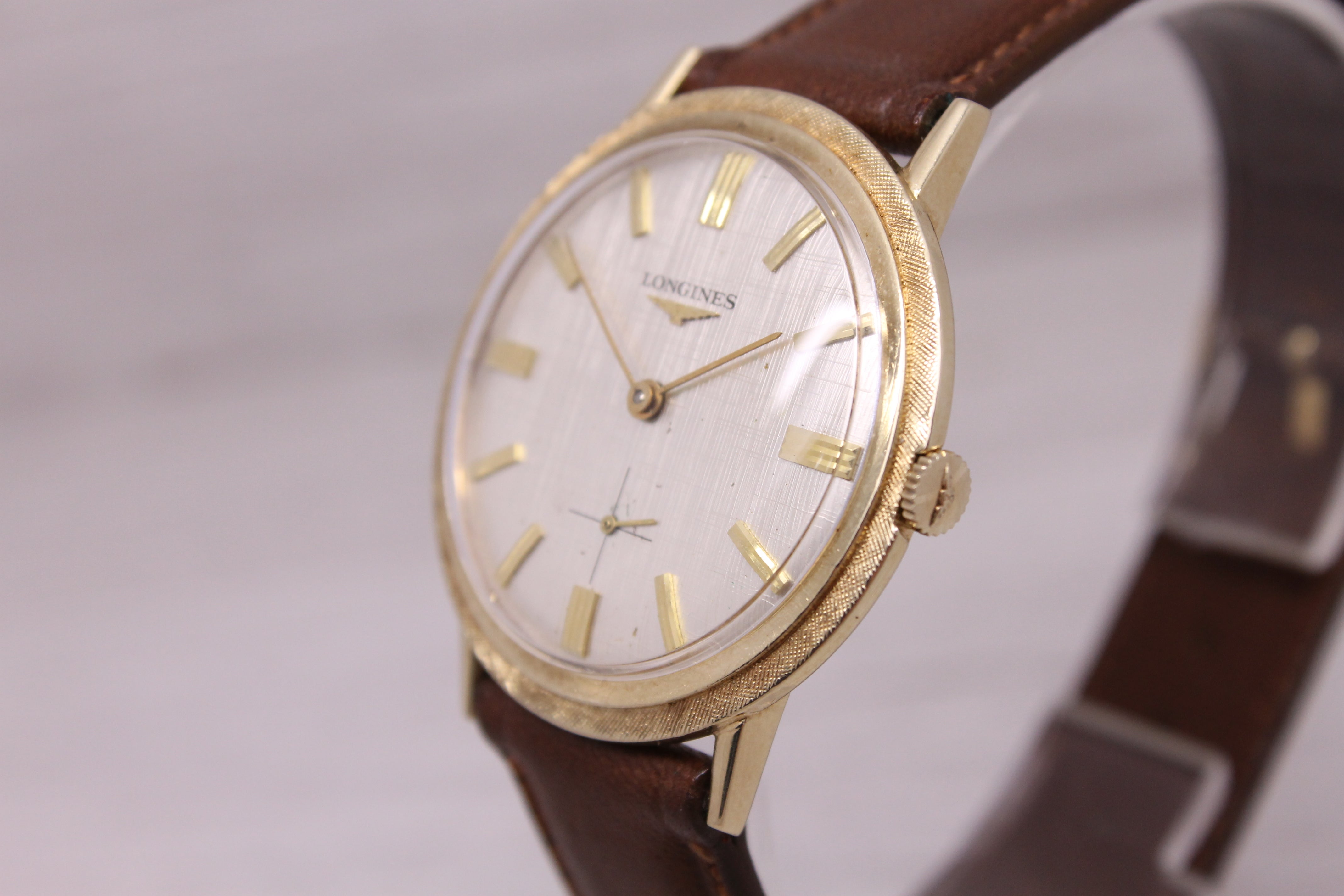 Dark Gray Vintage c.1968 Longines 14k Yellow Gold Mens 33.5mm Dress Watch cal.370 Linen