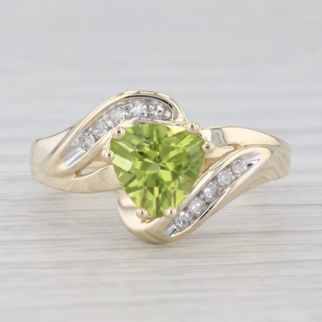 Light Gray 1.30ctw Trillion Peridot Diamond Bypass Ring 10k Yellow Gold Size 7