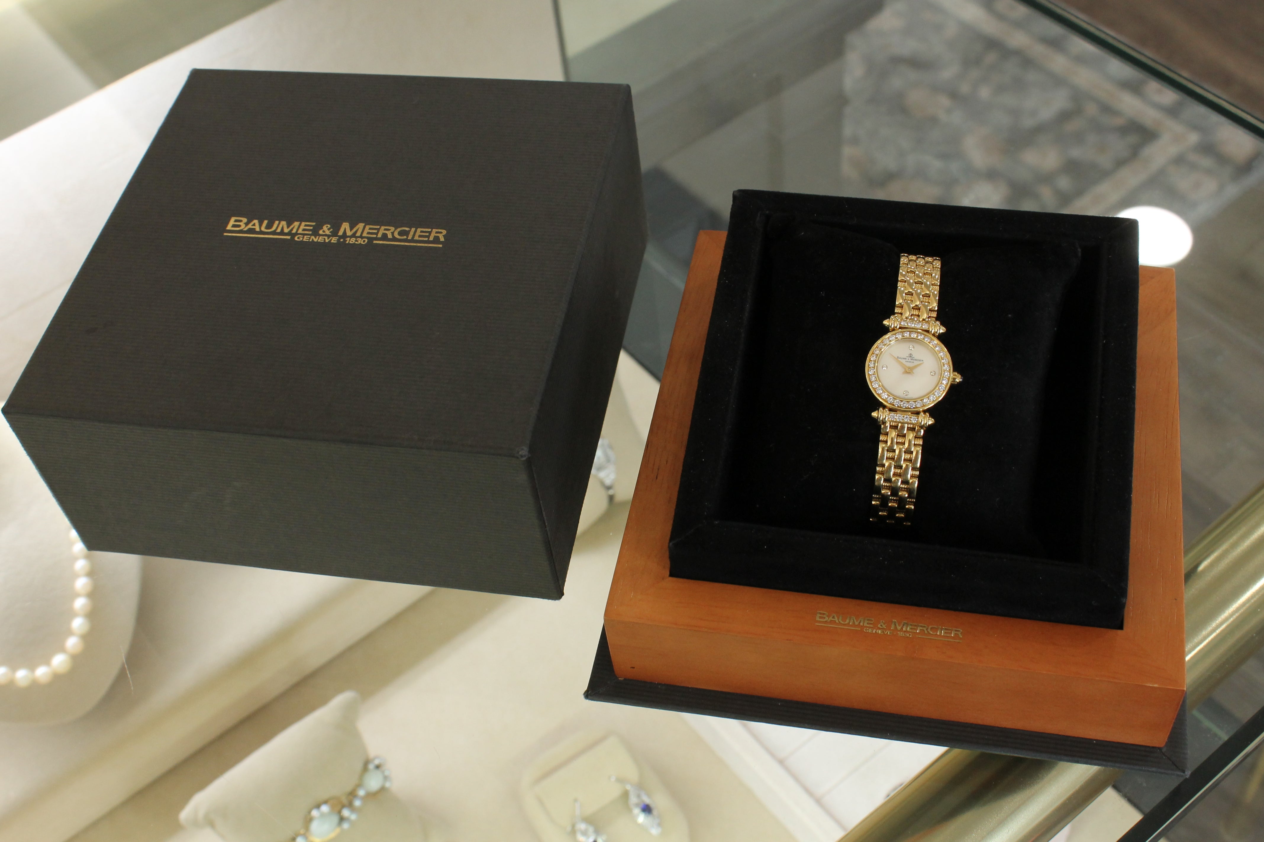Baume & Mercier 18k Yellow Gold Ladies Quartz Watch Diamond Bezel & MOP Dial Box