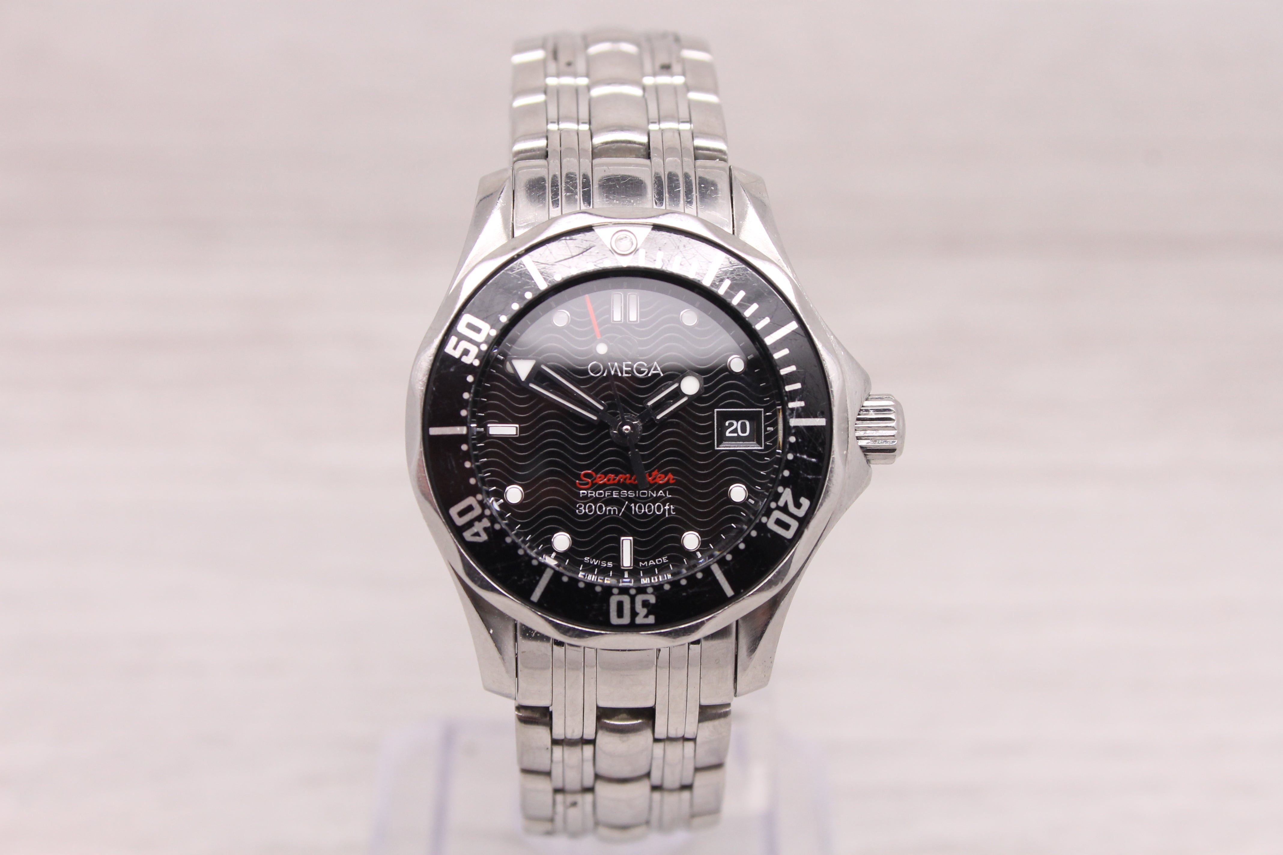 Light Gray Omega Seamaster Professional Ladies 29mm Steel Quartz Divers Watch Black Wave