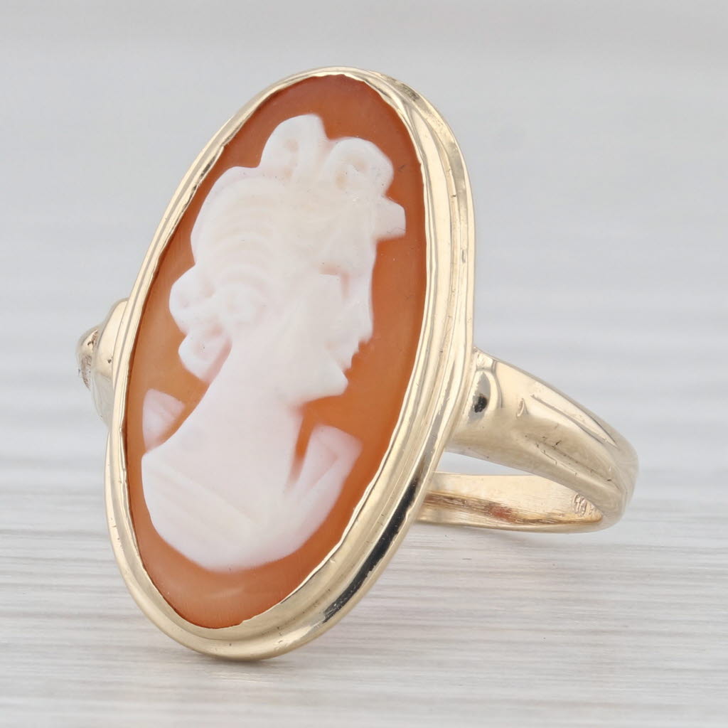 Light Gray Carved Shell Oval Cameo Ring 10k Yellow Gold Size 5.5