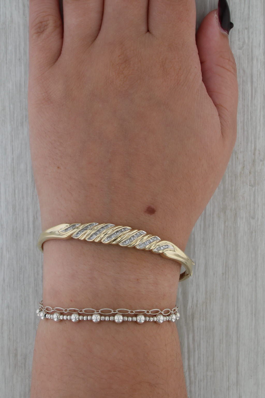 0.20ctw Diamond Scalloped Bangle Bracelet 10k Yellow Gold 7" Hinged