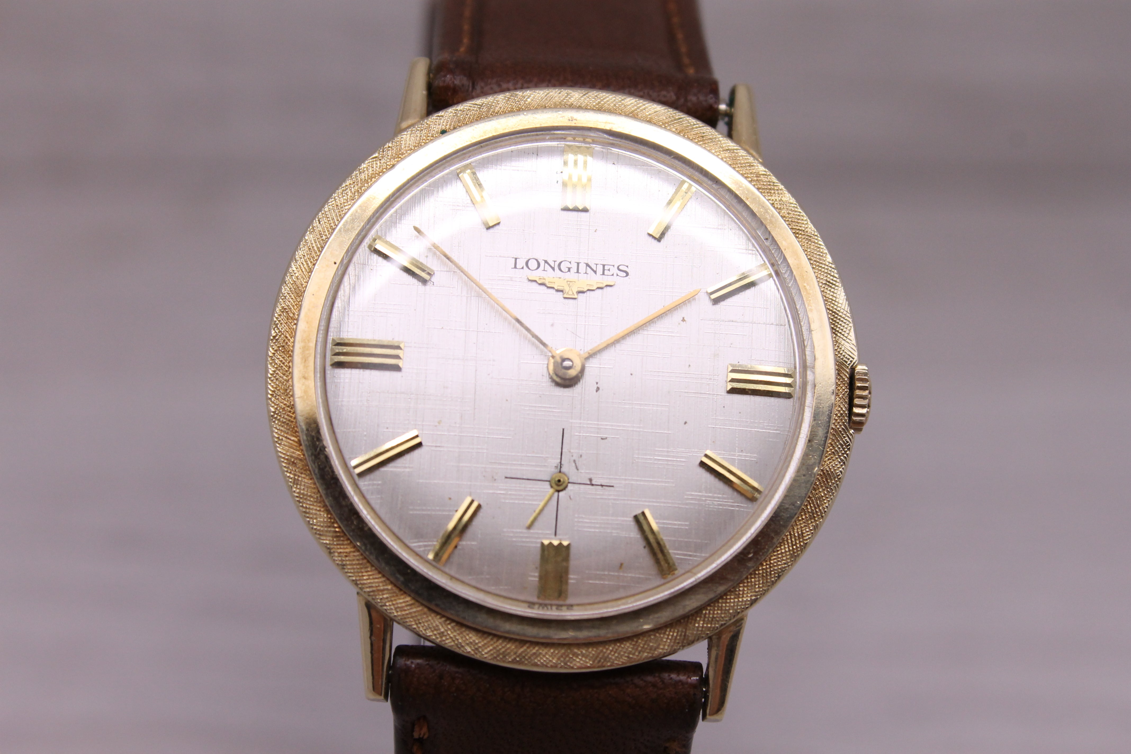 Light Slate Gray Vintage c.1968 Longines 14k Yellow Gold Mens 33.5mm Dress Watch cal.370 Linen