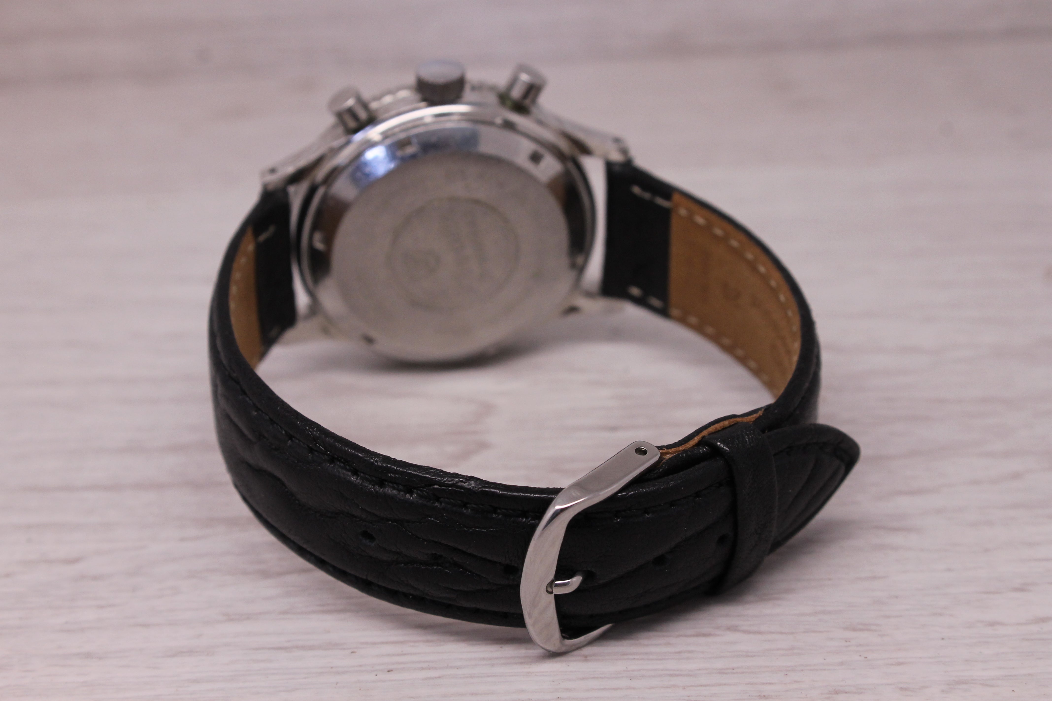 Dark Gray Vintage Nivada Grenchen Chronomaster Mens 39mm Steel Watch Valjoux 23 ref 85004
