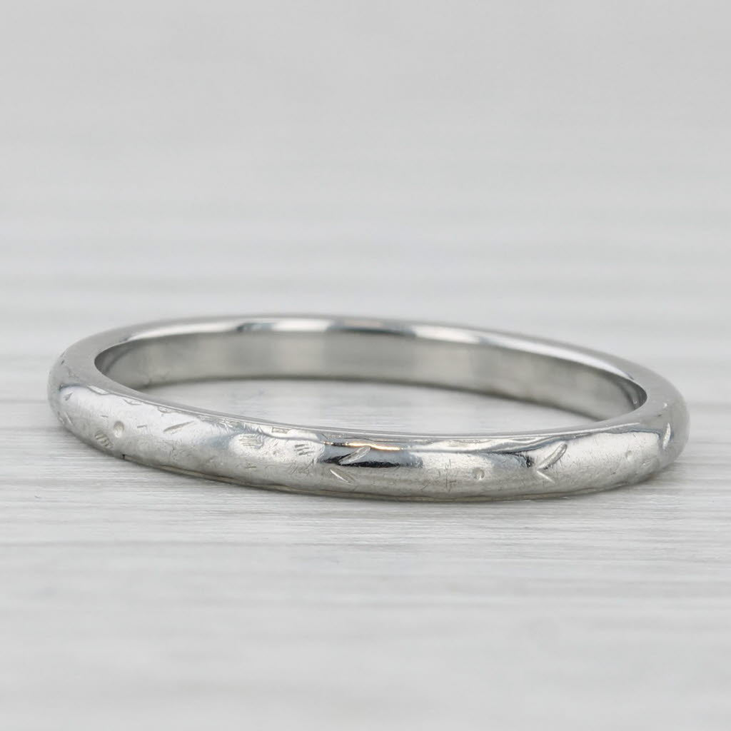 Light Gray Art Deco Wedding Band 18k White Gold Size 5.5 Ring Stackable Etched Pattern