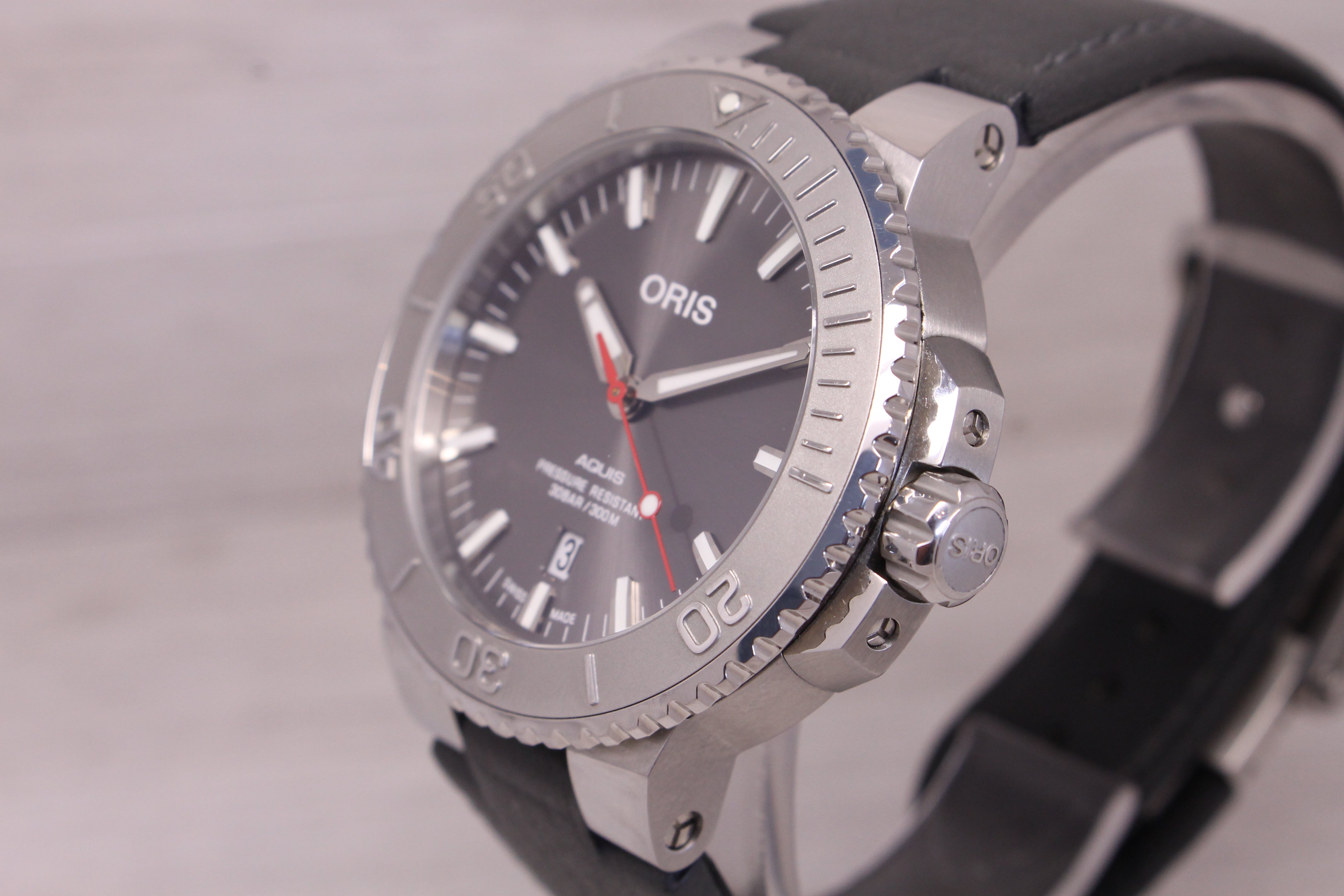 Oris Aquis Date Relief Mens 43.5mm Steel Automatic Divers Watch w/ Leather 7730