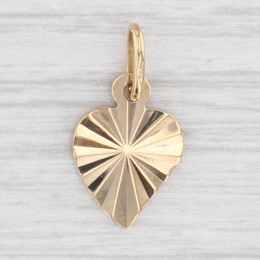 Light Gray Small Rayed Heart Charm 18k Yellow Gold Pendant
