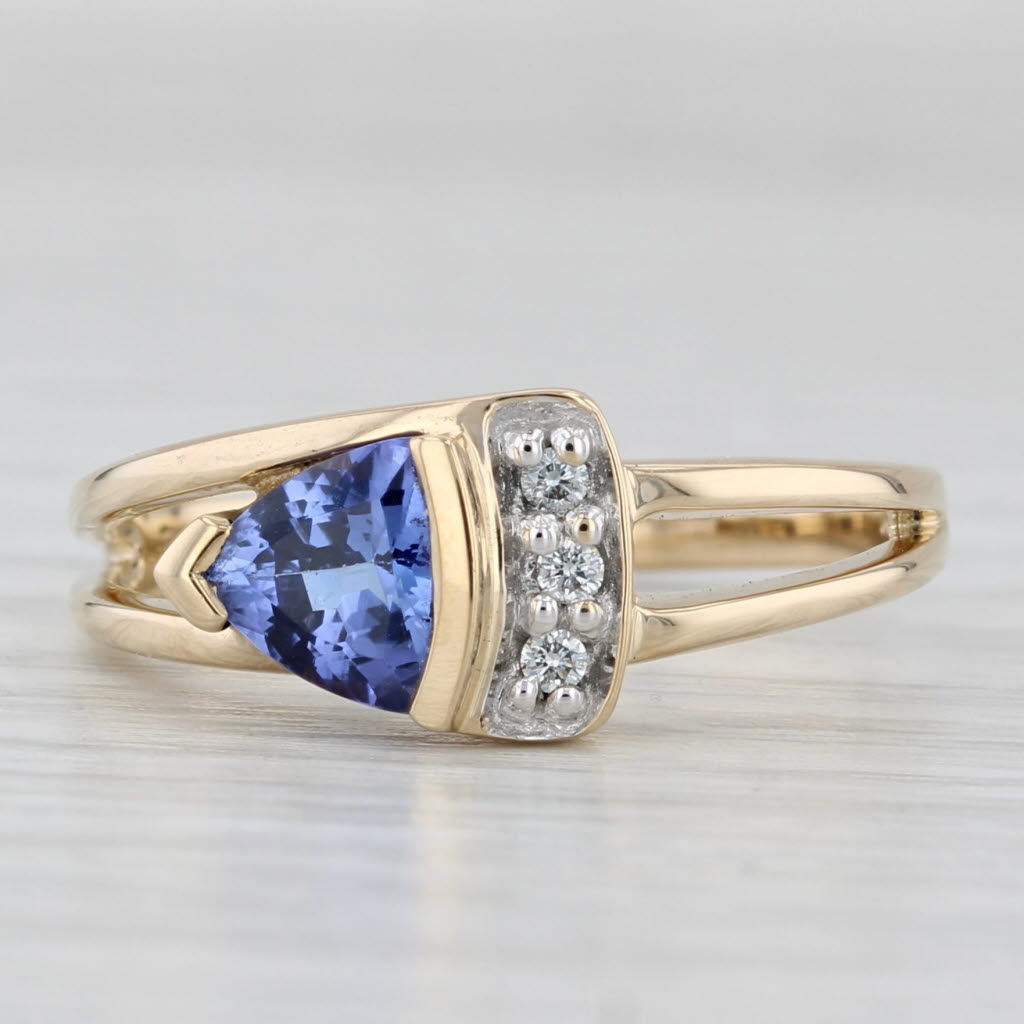 Light Gray 0.75ctw Trillion Tanzanite Diamond Ring 14k Yellow Gold Size 7