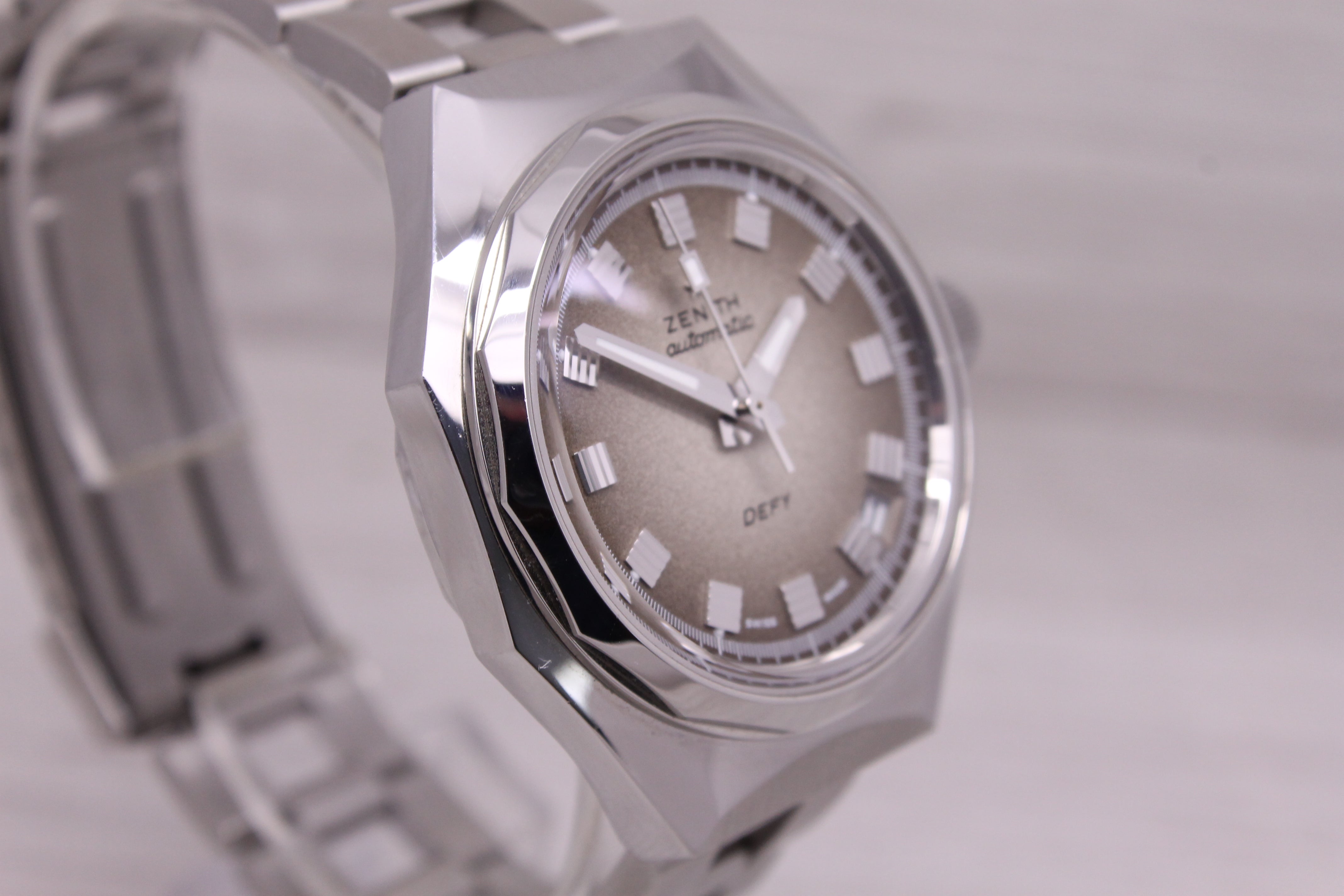 Zenith Defy Revival A3642 Mens 37.5mm Automatic Divers Watch Boutique w Band Box