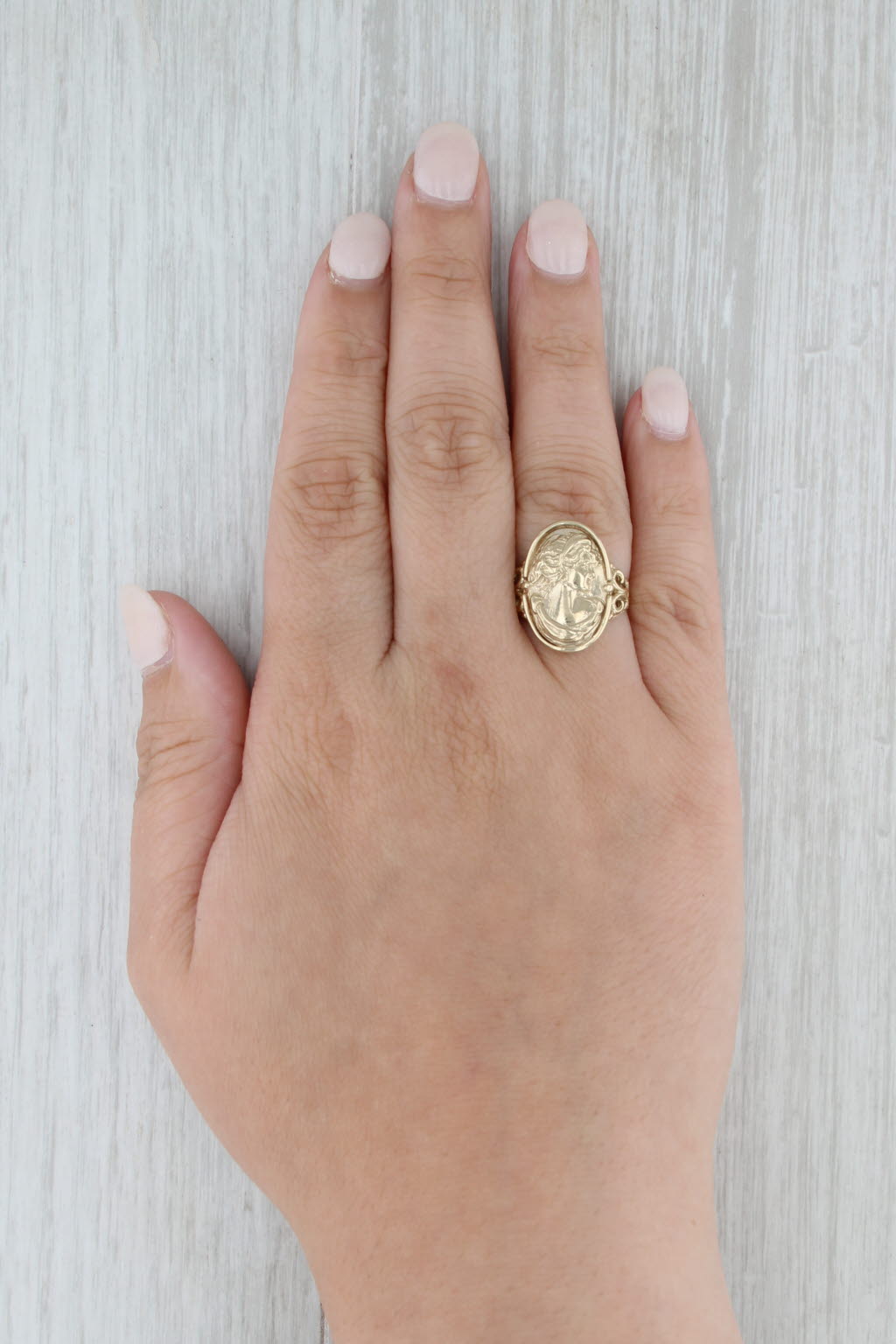 Cameo Portrait Style Ring 10k Yellow Gold Size 7.5 Figural Female