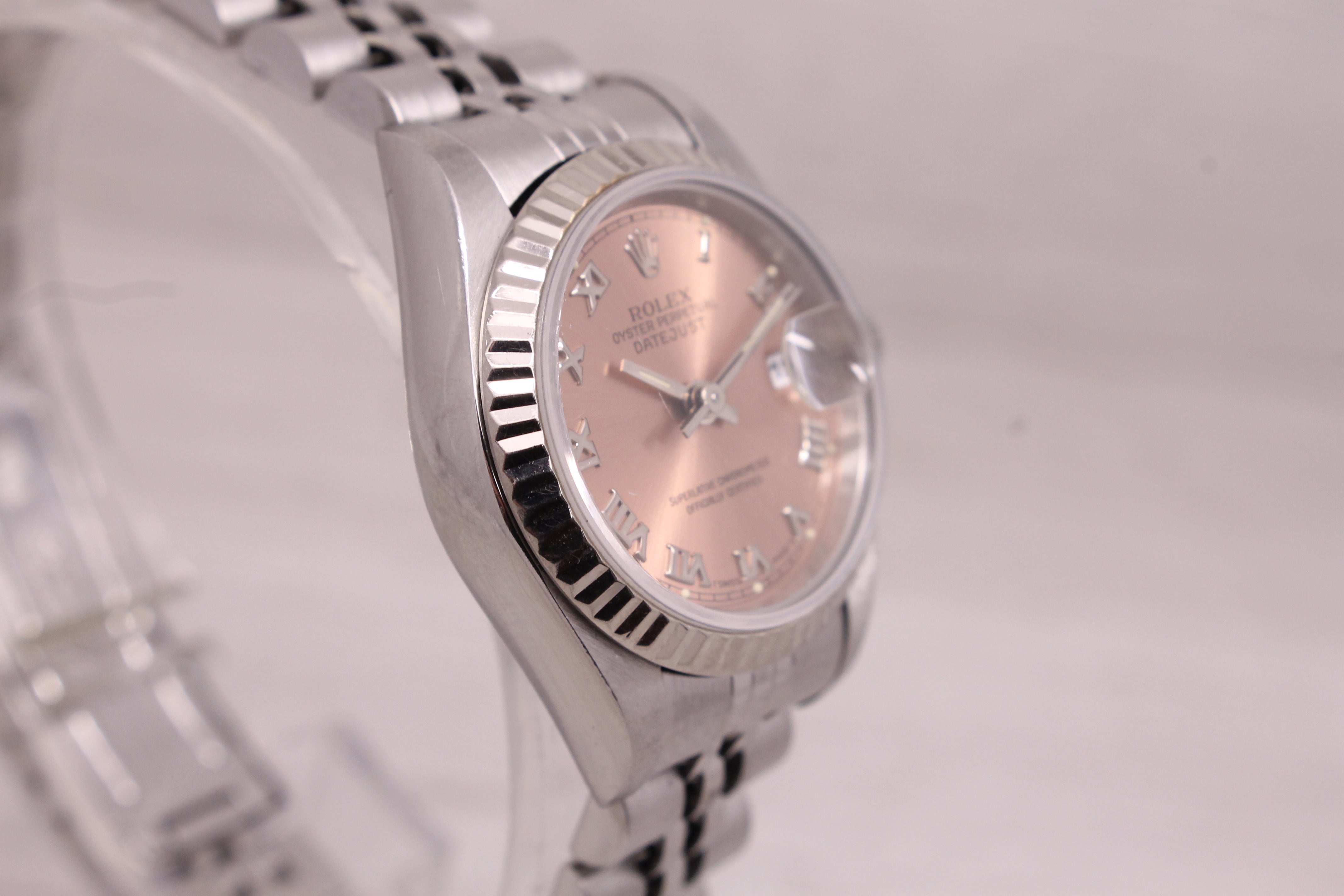 Gray 1993 Rolex Datejust 69174 Ladies 26mm Steel Automatic Watch Salmon Roman Dial