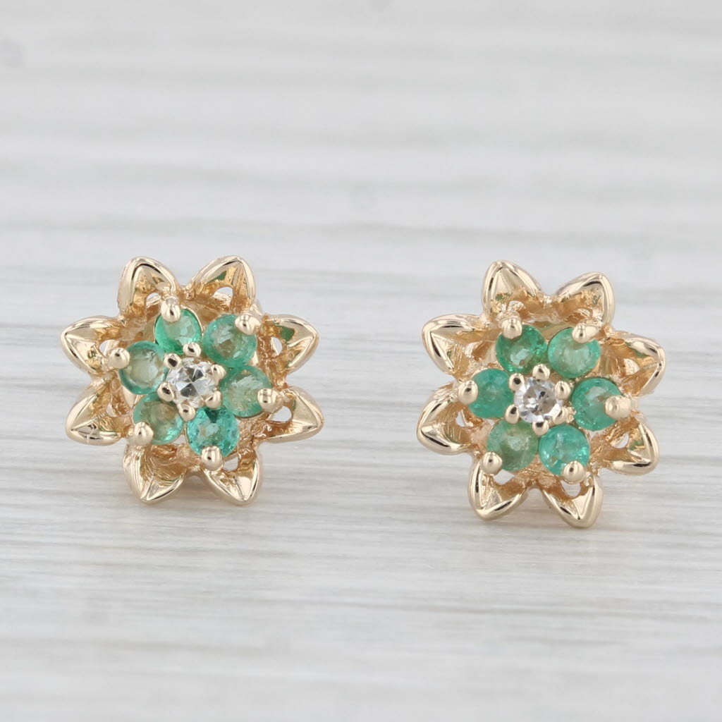 Light Gray 0.25ctw Green Emerald Diamond Flower Stud Earrings 14k Yellow Gold