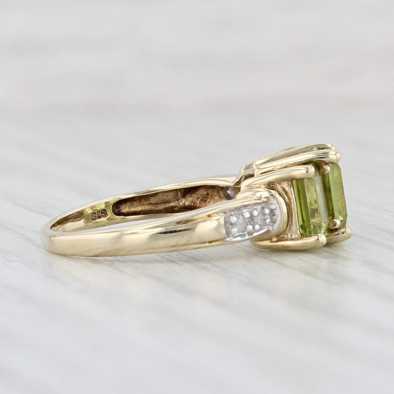 Light Gray 2.50ctw 3-Stone Green Peridot Ring 10k Yellow Gold Size 7