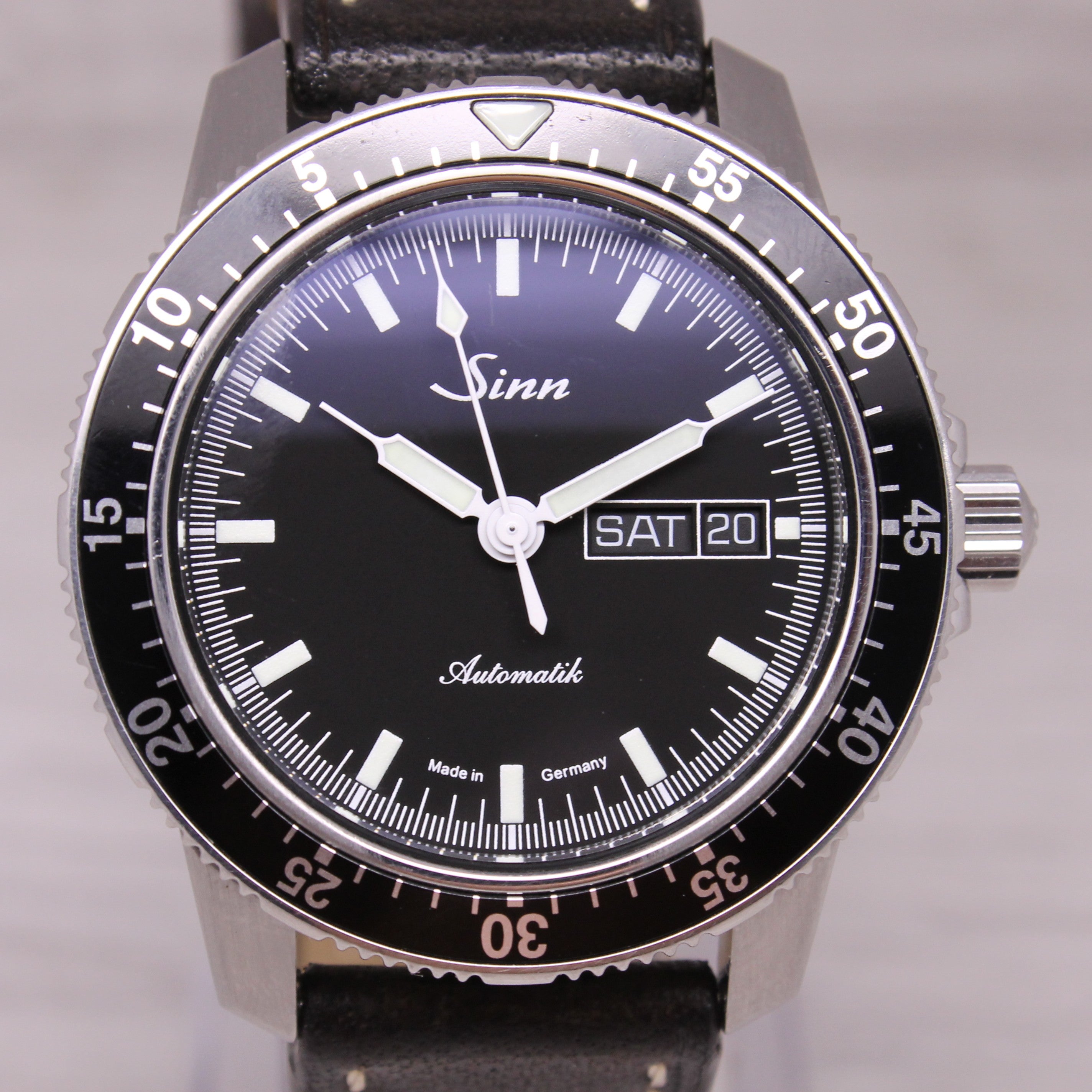 Sinn 104 ST SA Mens 41mm Steel Automatic Pilots Watch Black Dial Box Card Strap