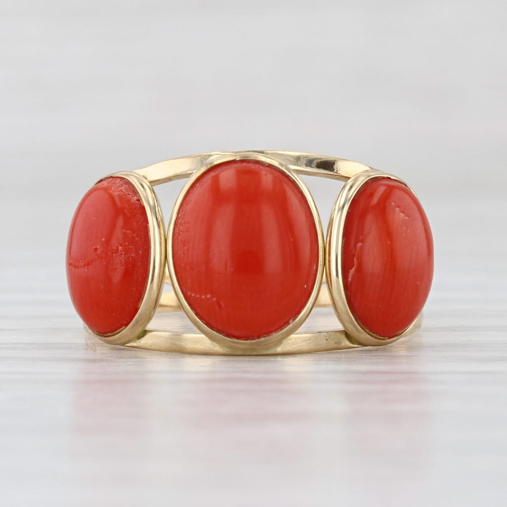 Vintage Oval Cabochon 3-stone Coral Ring 18k Yellow Gold Size 8