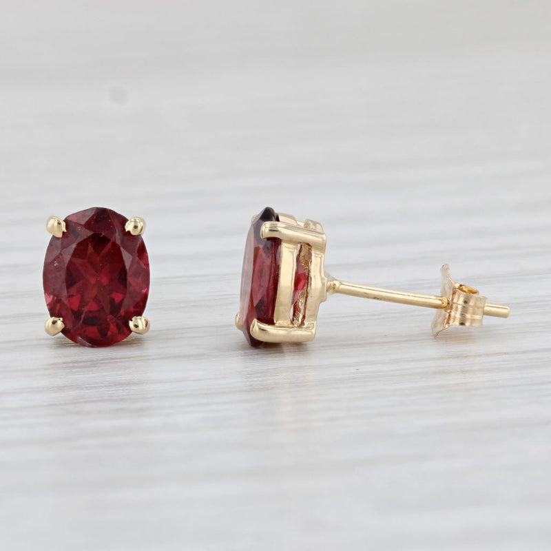 Oval garnet earrings in 14k yellow gold | KLENOTA