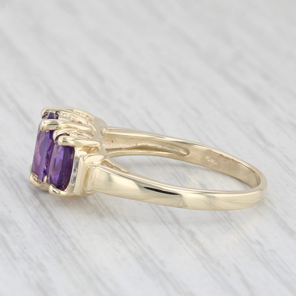 Light Gray 2ctw Amethyst Oval 3-Stone Ring 10k Yellow Gold Size 7.5