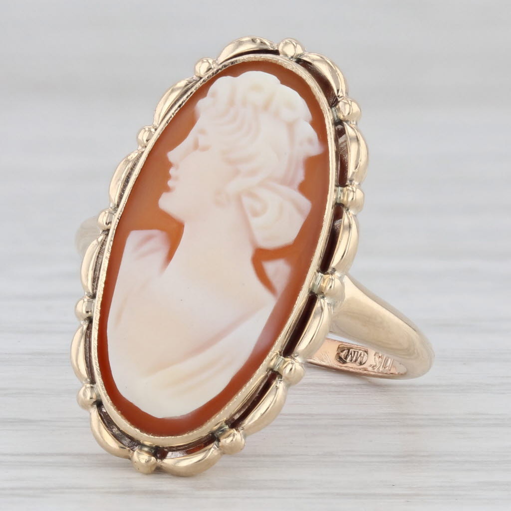 Light Gray Vintage Carved Oval Shell Cameo Ring 10k Yellow Gold Size 6.5