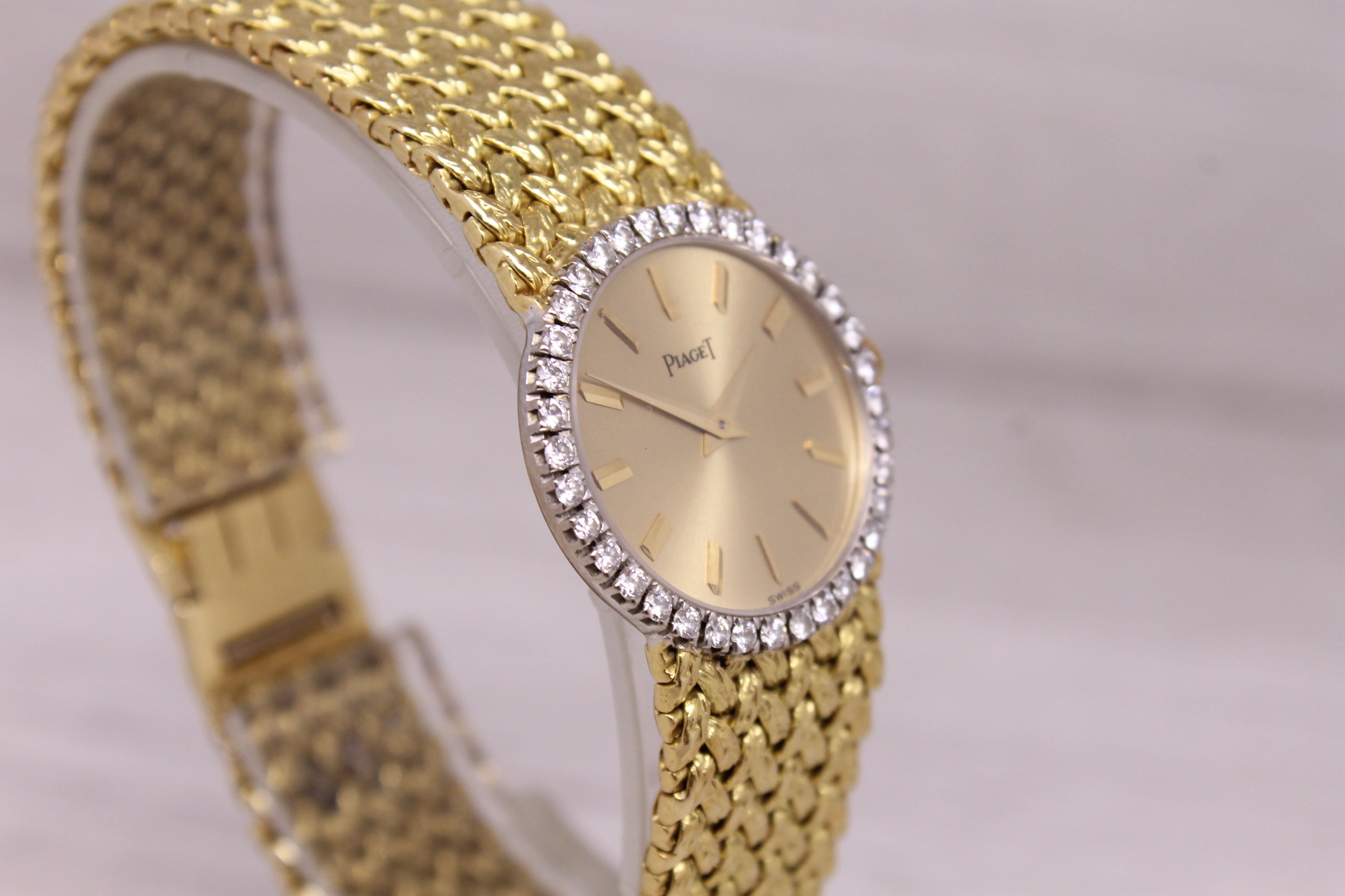 Vintage 1980's Piaget ref.296 18k Yellow Gold Ladies Quartz Dress Watch Diamond