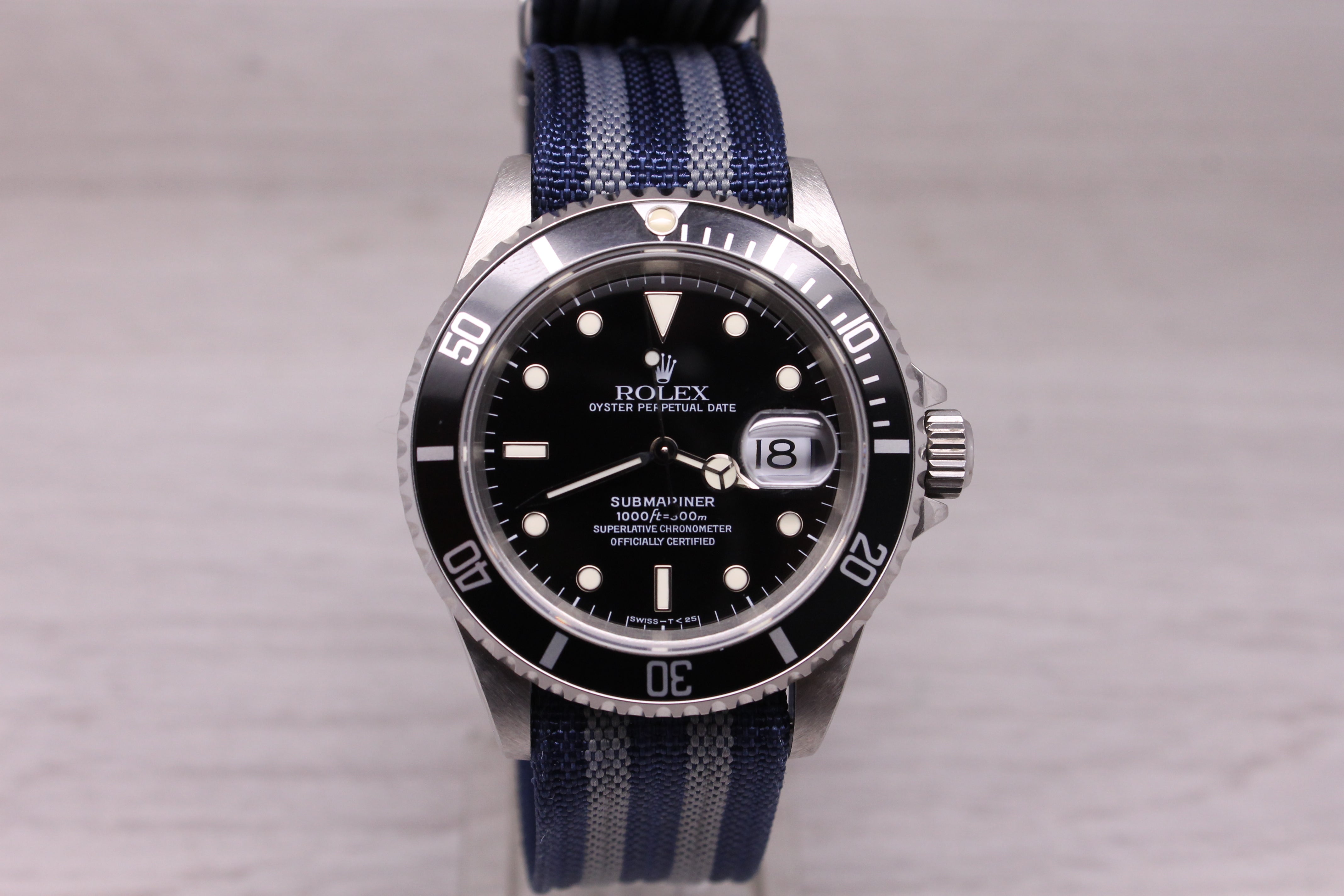 Vintage 1996 Rolex Submariner 16610 40mm Steel Divers Watch Original & Nr Mint