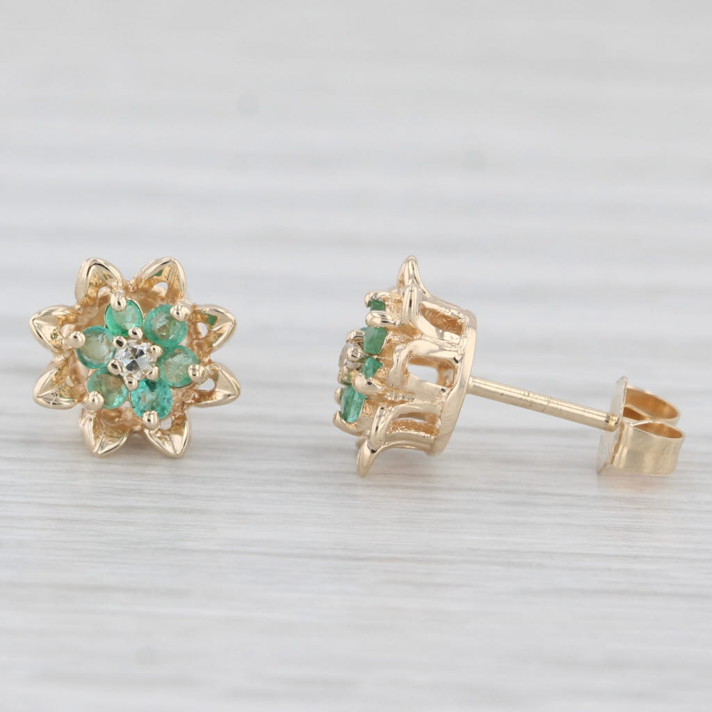 Light Gray 0.25ctw Green Emerald Diamond Flower Stud Earrings 14k Yellow Gold