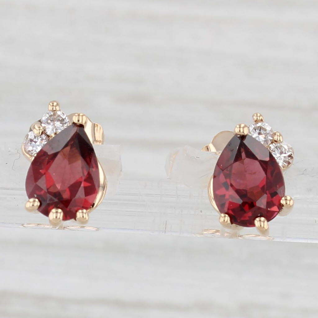 Light Gray 1.84ctw Pear Garnet Diamond Stud Earrings 14k Yellow Gold