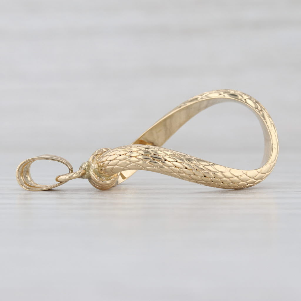 Abstract Oval Pendant 18k Yellow Gold Etched Pattern