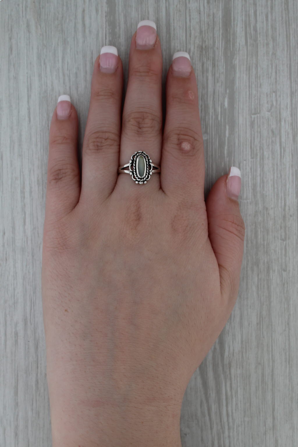 Vintage Southwestern Mother of Pearl Ring Sterling Silver Size 8.25