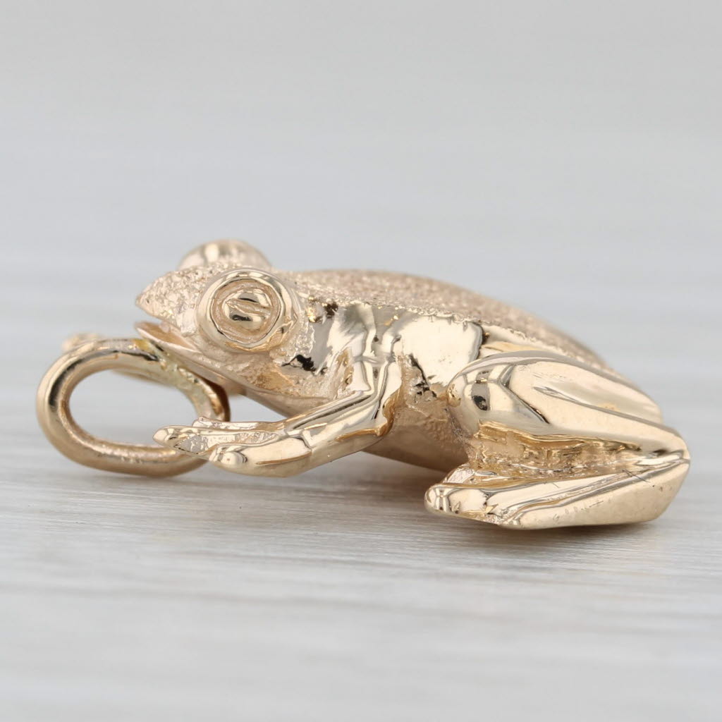 Light Gray Frog Pendant 14k Yellow Gold Amphibian Animal Jewelry