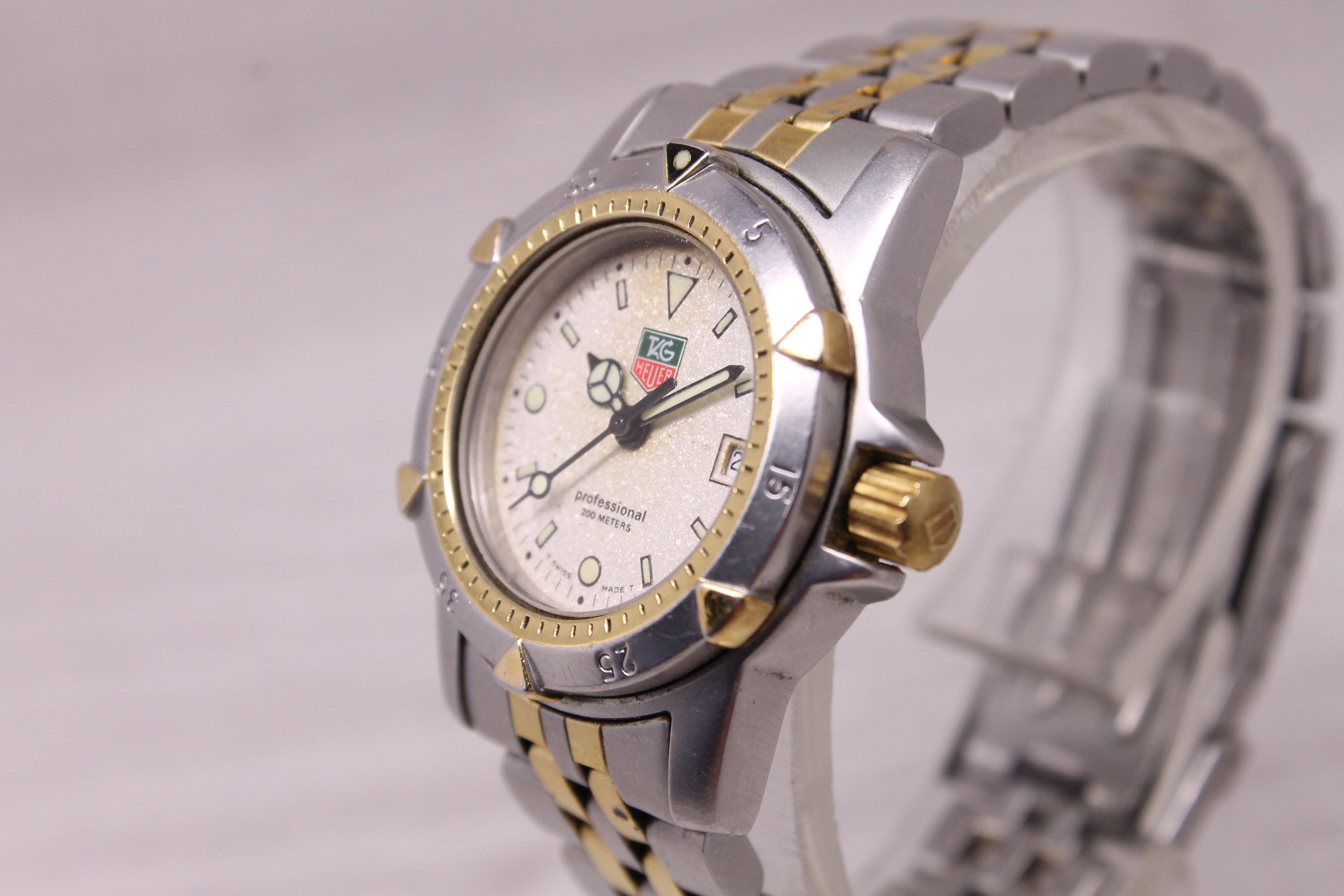 Tag Heuer Ladies Professional 28mm Steel Quartz Watch 955.708G Swiss Date