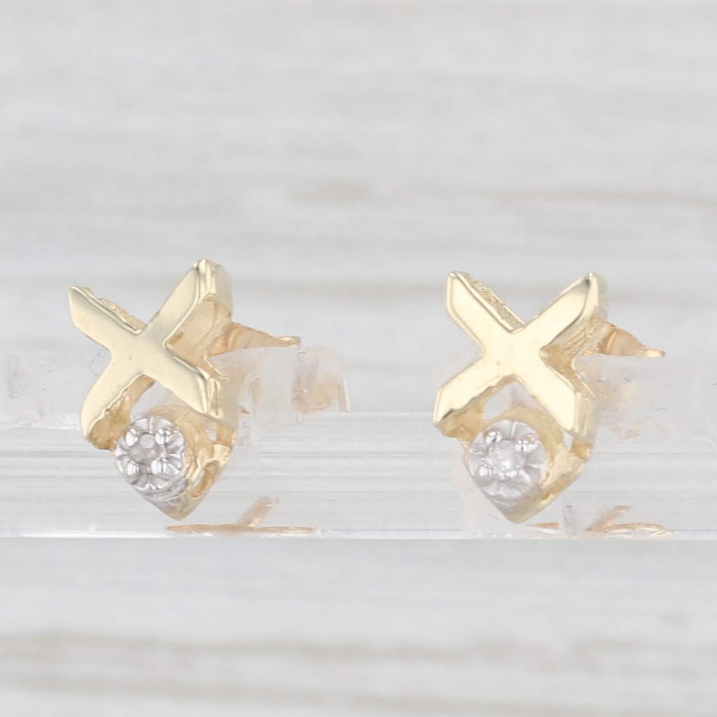 Light Gray XO Stud Earrings 10k Yellow Gold Diamond Accents