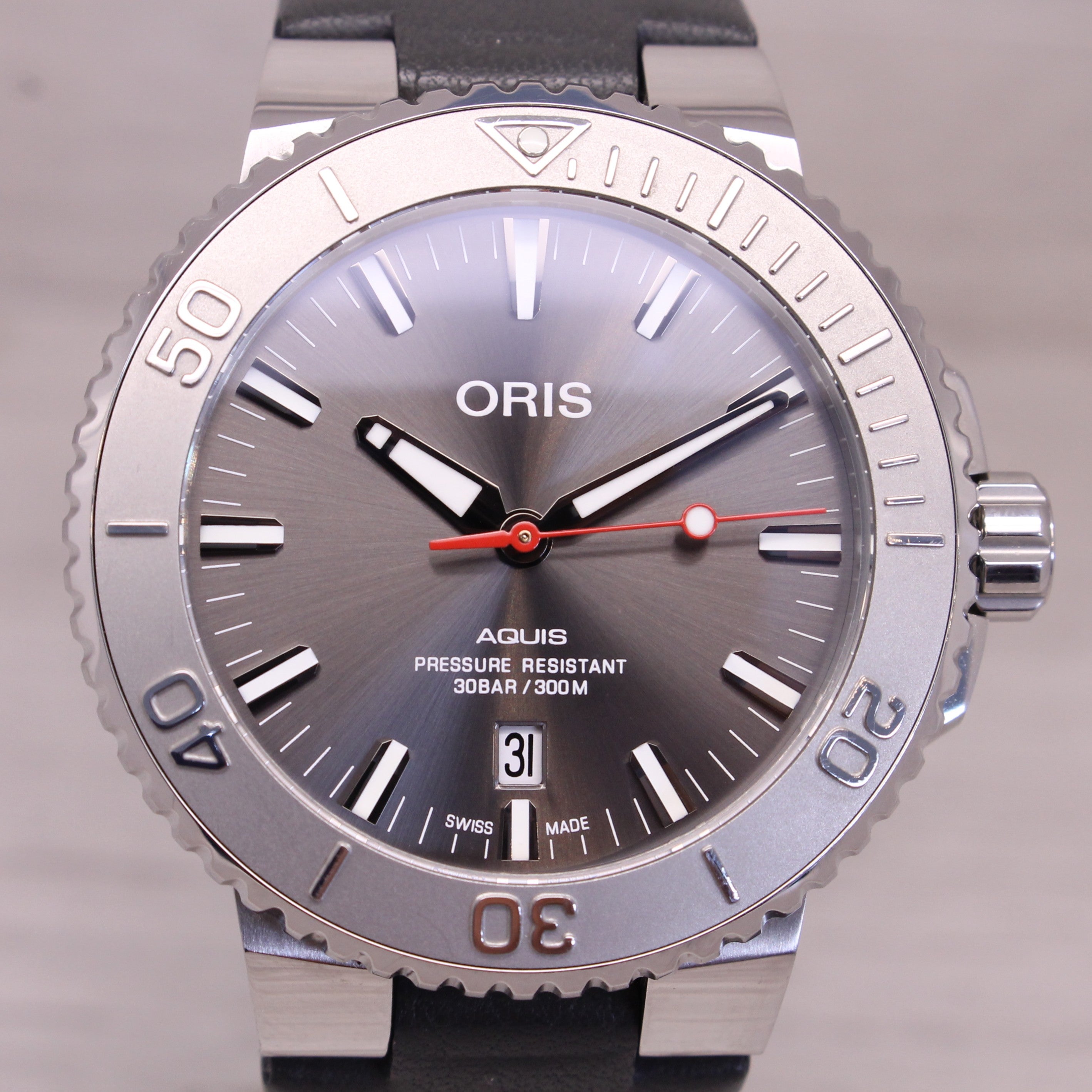 Oris Aquis Date Relief Mens 43.5mm Steel Automatic Divers Watch w/ Leather 7730