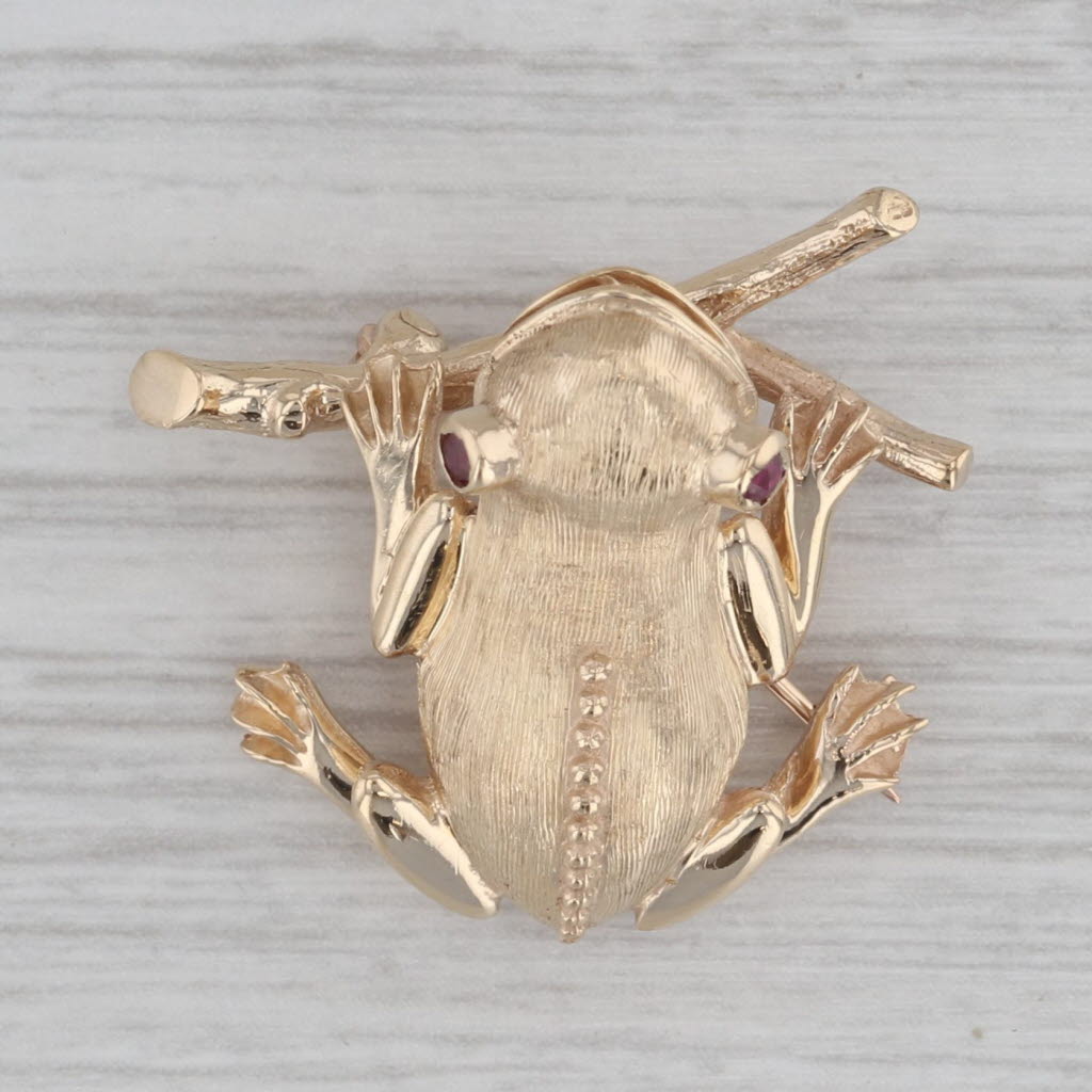 Gray Ruby Eyed Frog Toad on Log Brooch 14k Yellow Gold Pin