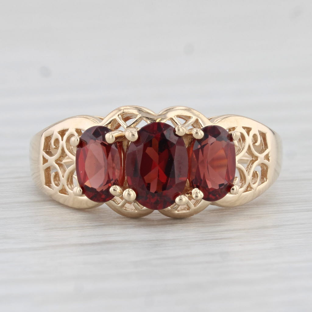 Light Gray 2.10ctw Oval Garnet 3-Stone Ring 14k Yellow Gold Size 8