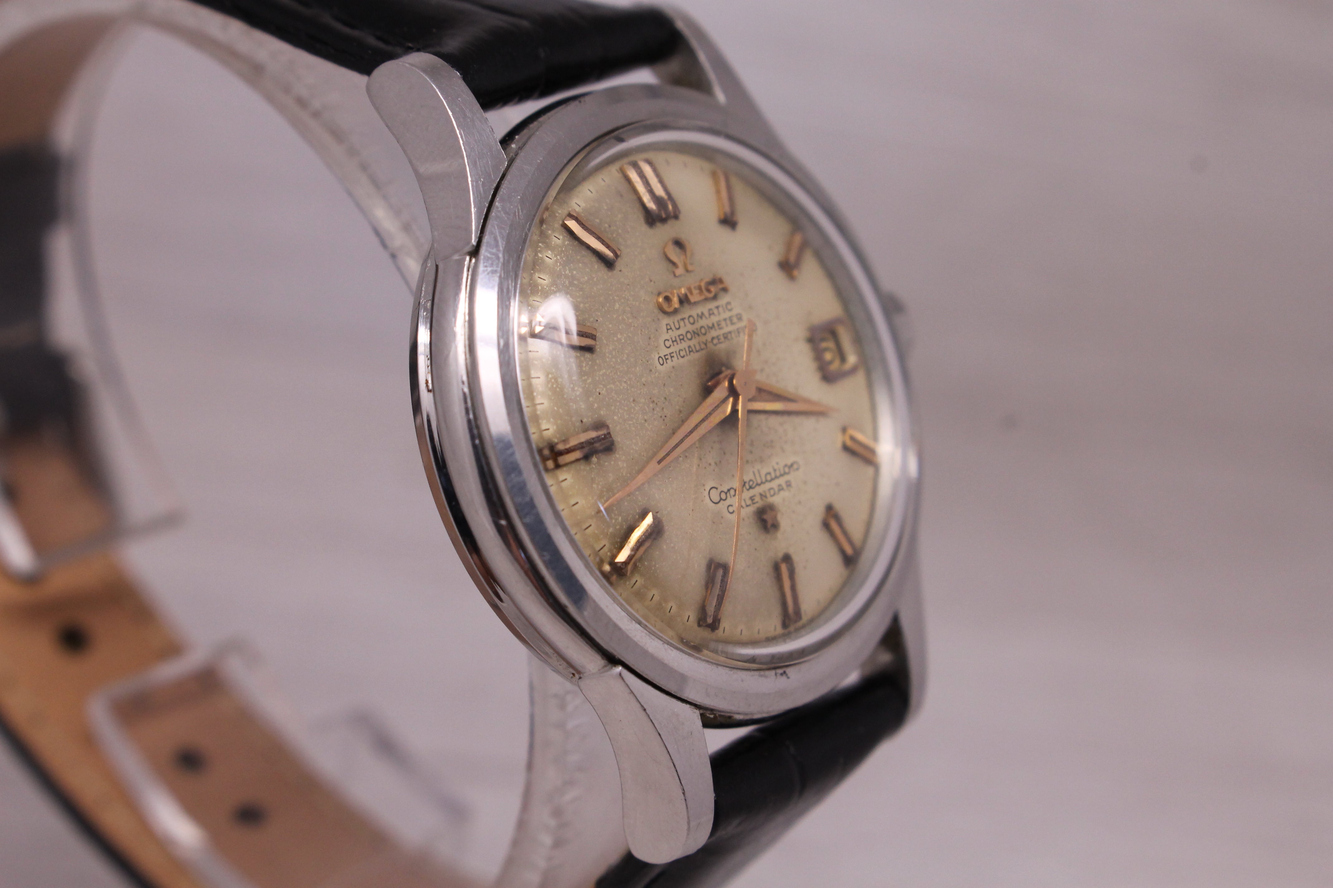 Rosy Brown Vintage c.1960 Omega Constellation Calendar Mens 35mm Steel Automatic Watch 504