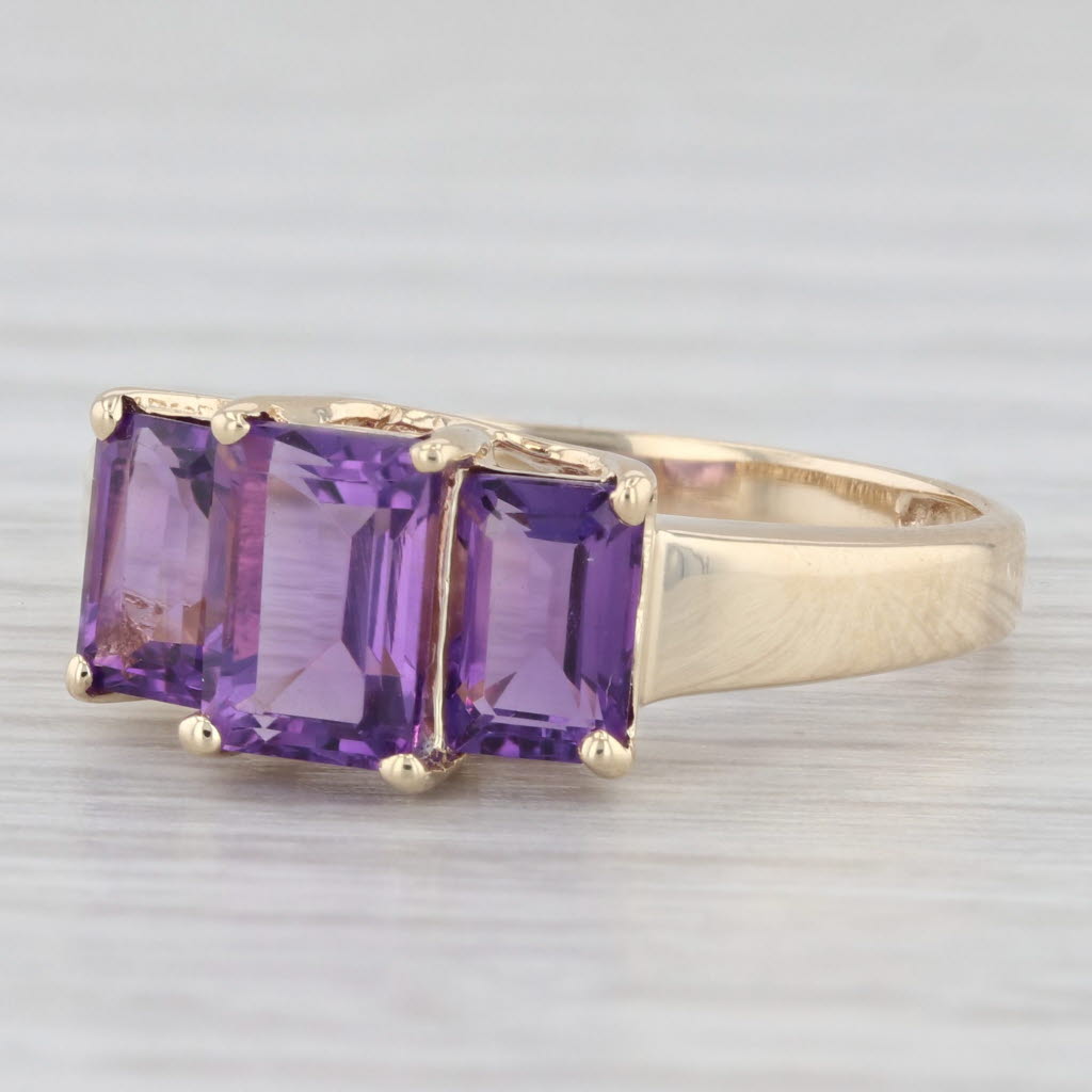 Light Gray 1.88ctw 3-Stone Emerald Cut Amethyst Ring 10k Yellow Gold Size 7.5