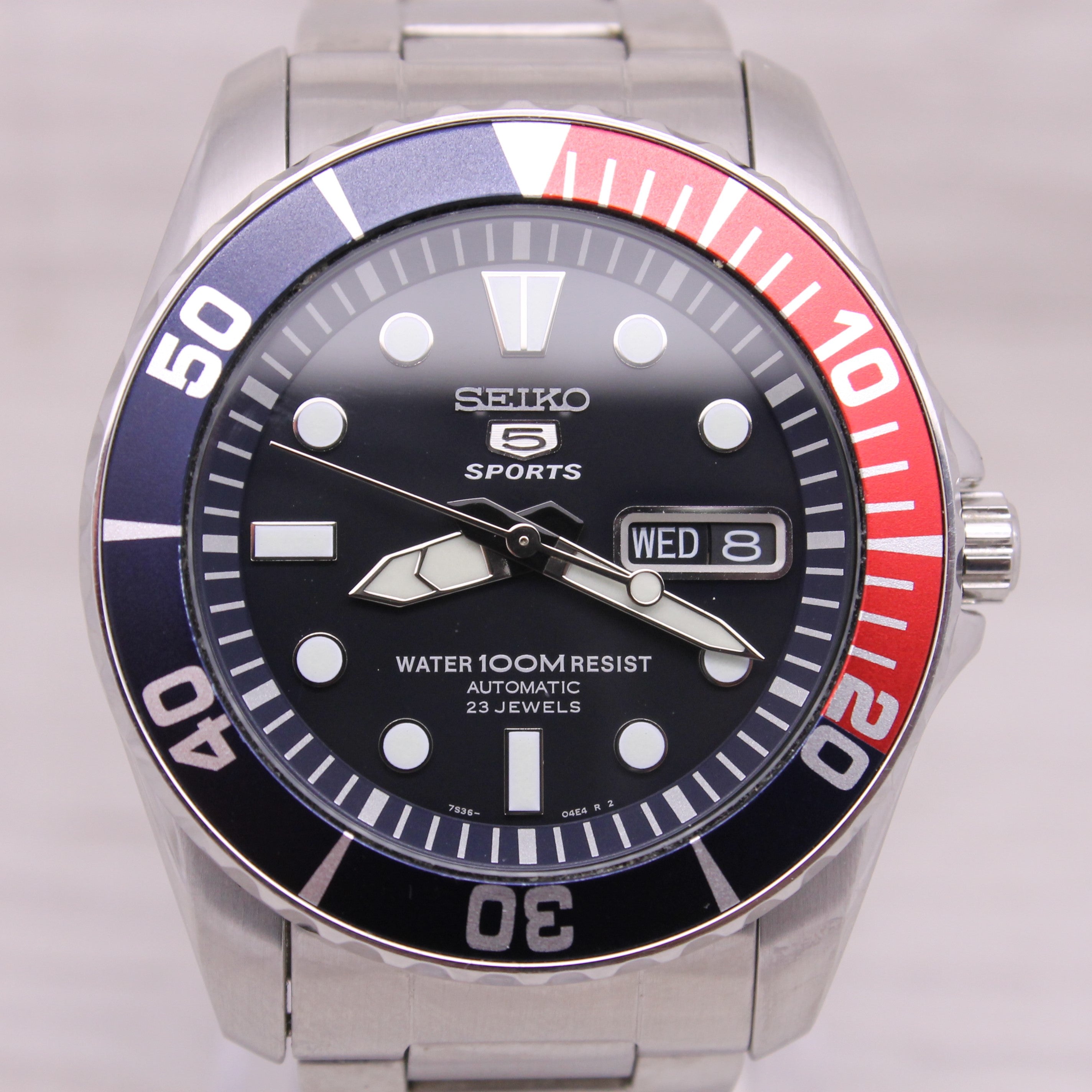 Gray Seiko 5 Men’s Automatic Watch Pepsi Divers Day/Date 7S36-03C0 w/ Bracelet