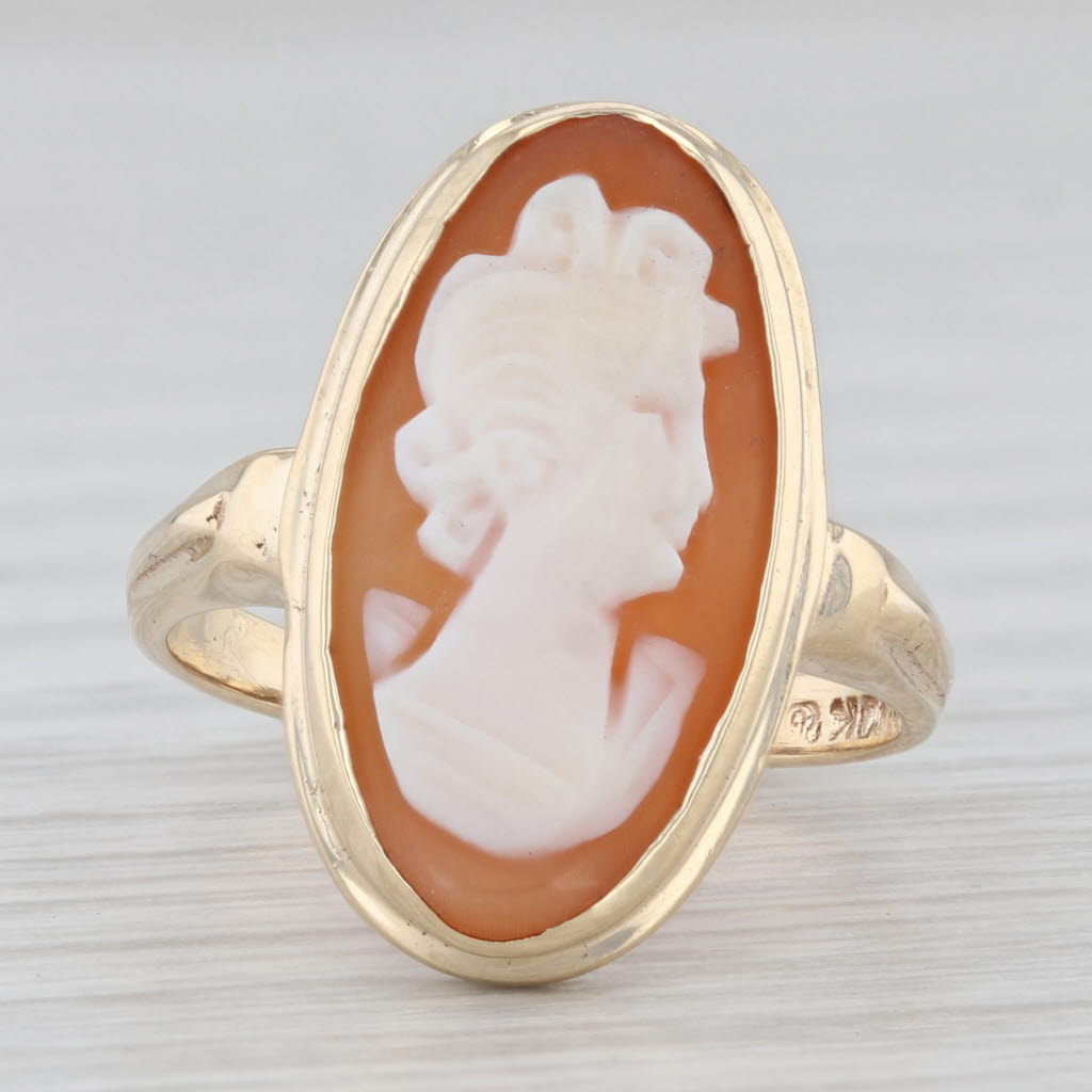 Light Gray Carved Shell Oval Cameo Ring 10k Yellow Gold Size 5.5