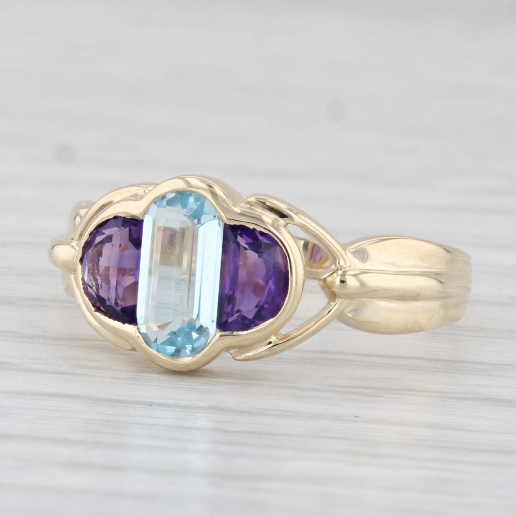 Light Gray 1.14ctw Blue Topaz Amethyst Ring 14k Yellow Gold Size 7.5 3-Stone