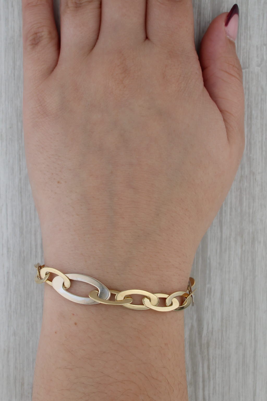 Roberto Coin Chic & Shine Sapphire Toggle Bracelet 18k Gold 7" Oval Links