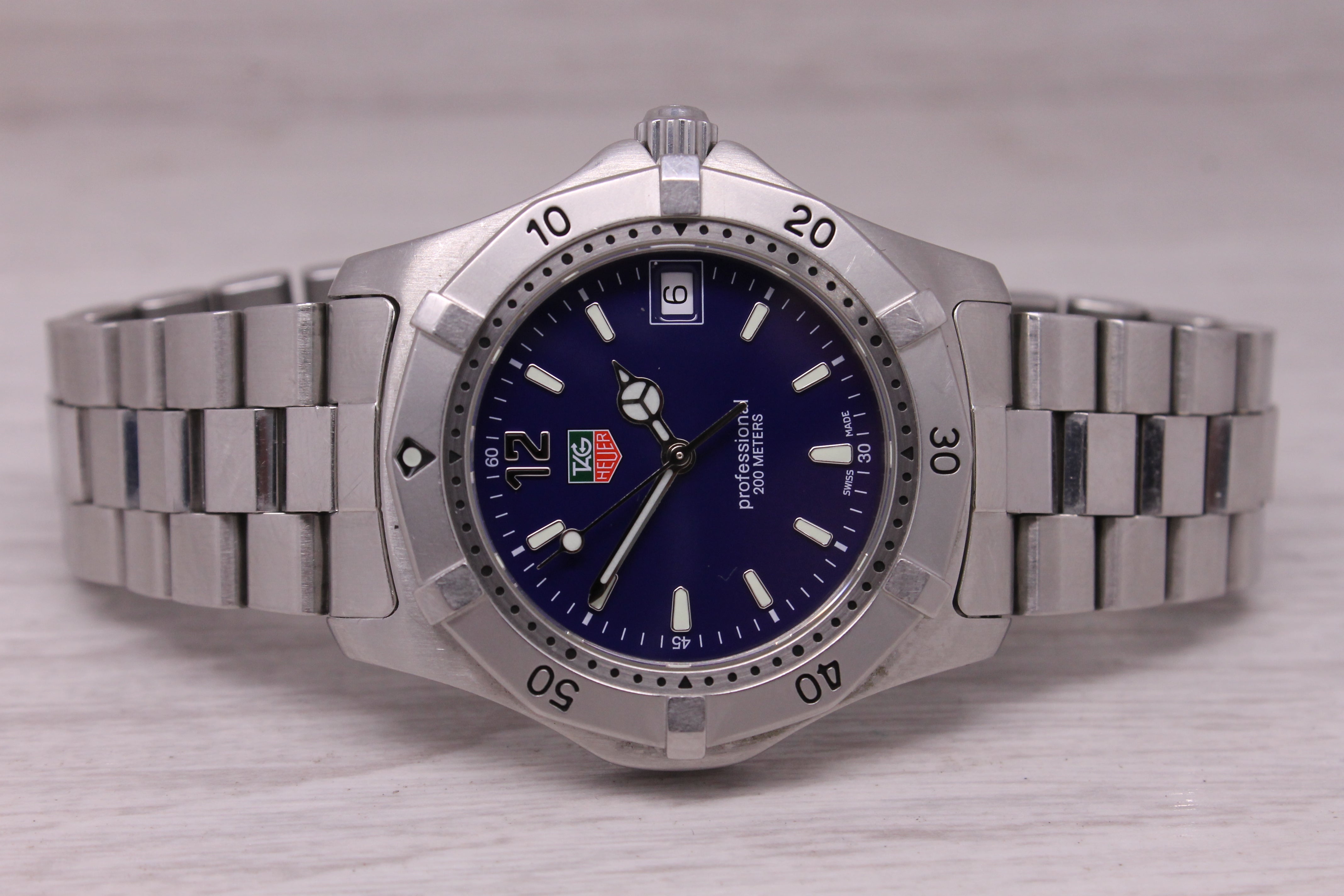 Tag Heuer 2000 Professional Mens Quartz Watch 37mm WK1113.BA0311 Swiss Date