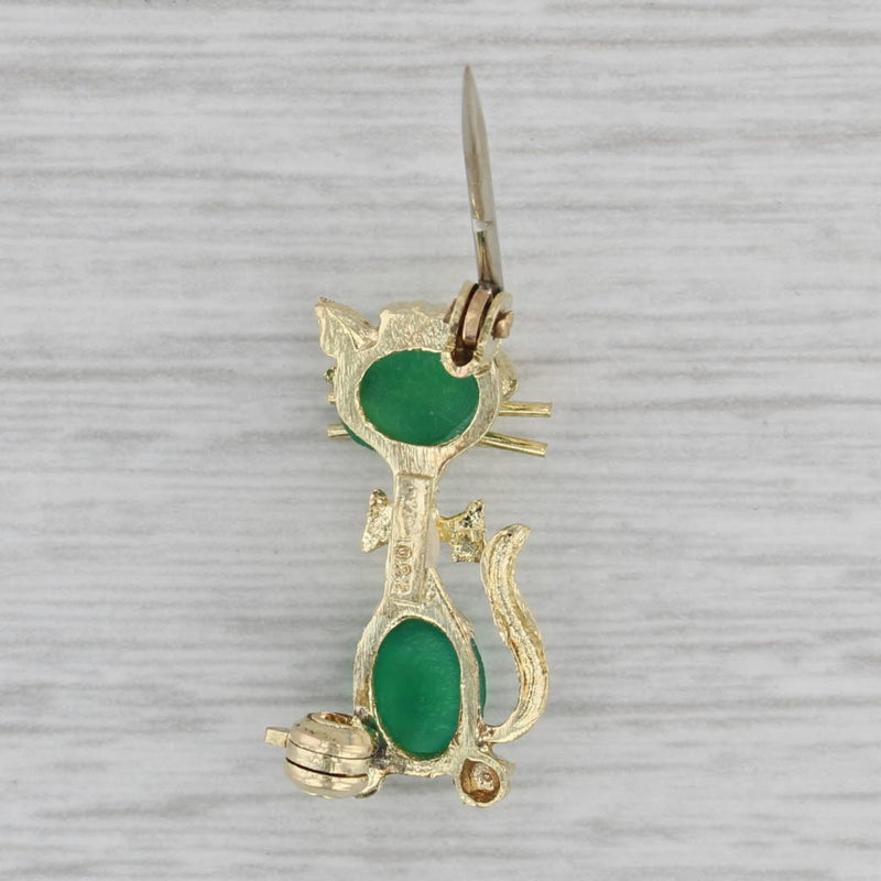 Green Glass Cat Wearing Bow Tie Brooch 18k Yellow Gold Resin Pin Vintage