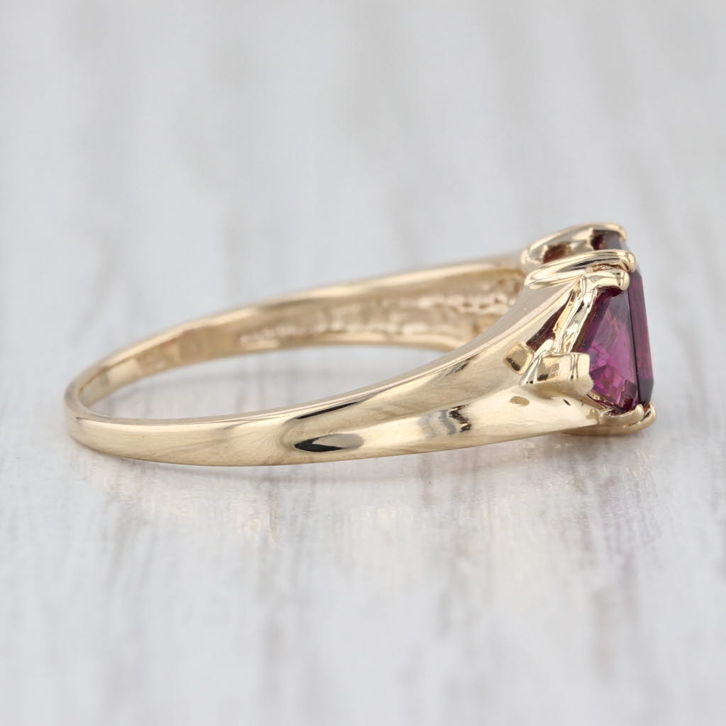 2.60ctw Garnet 3-Stone Ring 14k Yellow Gold Size 8