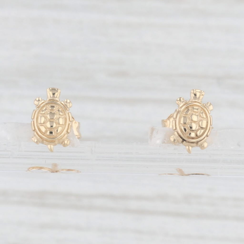 Light Gray Little Turtle Stud Earrings 14k Yellow Gold