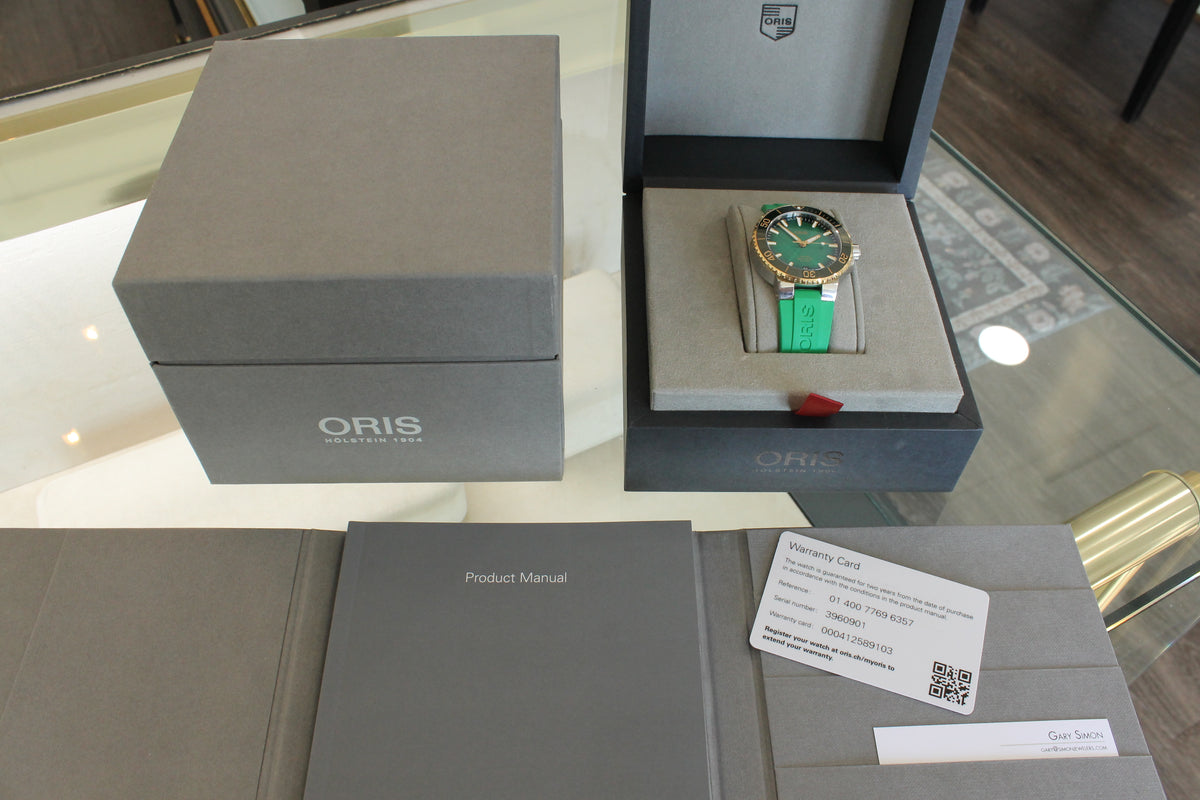 Oris Aquis Date Green Mens 41.5mm Steel Automatic Divers Watch Box Card cal.400