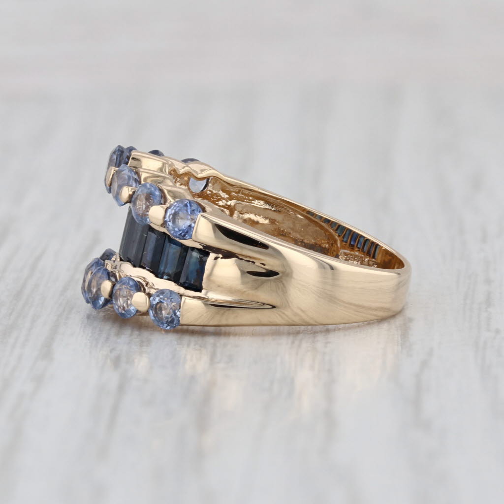 3.34ctw Light & Dark Blue Sapphire Ring 10k Yellow Gold Size 7.25