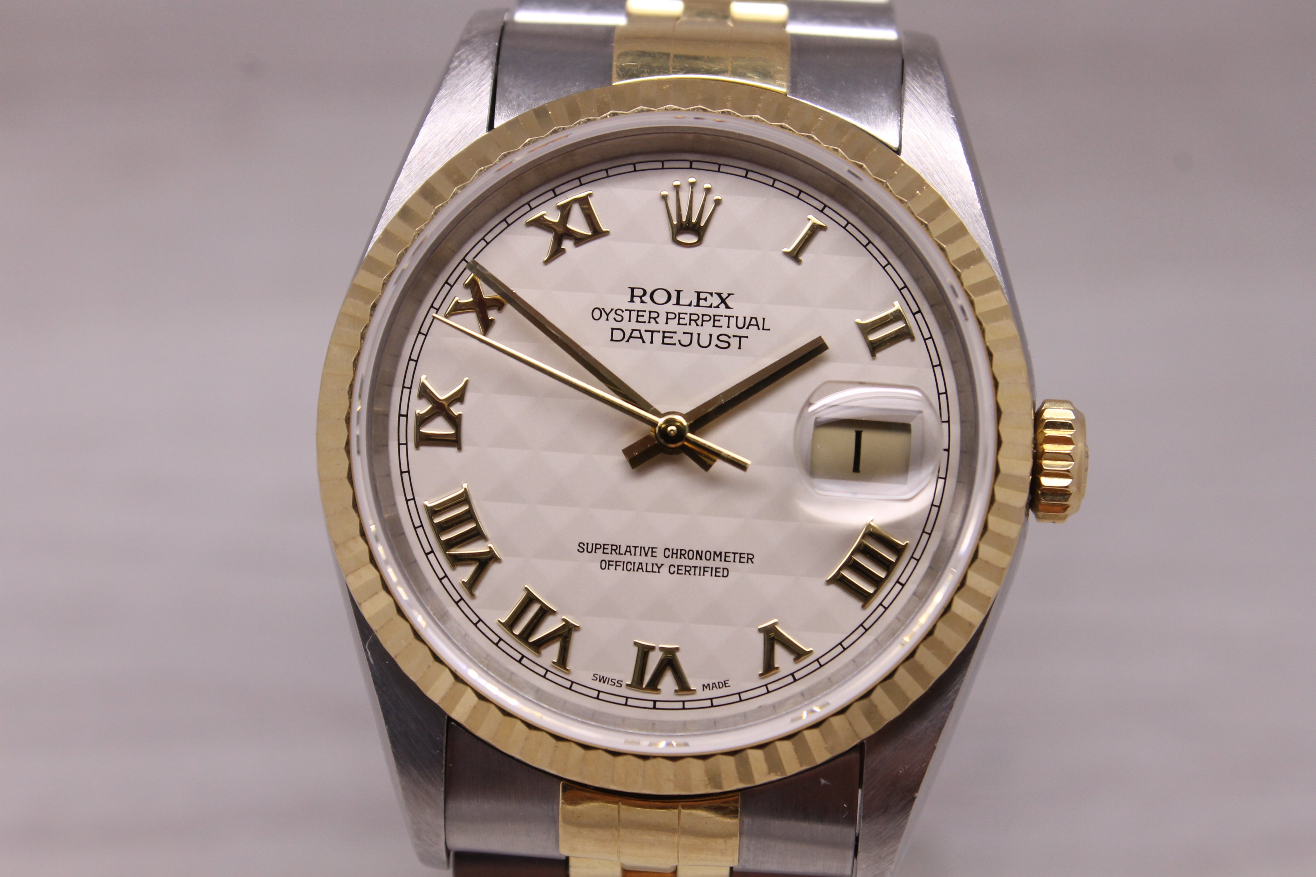 Vintage 1996 Rolex Datejust 16233 18k Steel Mens Watch Pyramid Dial Jubilee Box