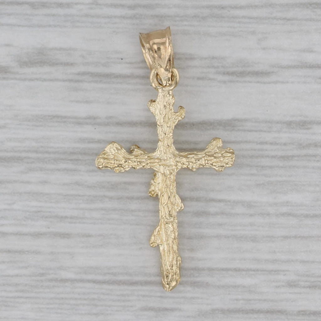 Gray Small Vine Work Accented Woodgrain Cross Pendant 14k Yellow Gold